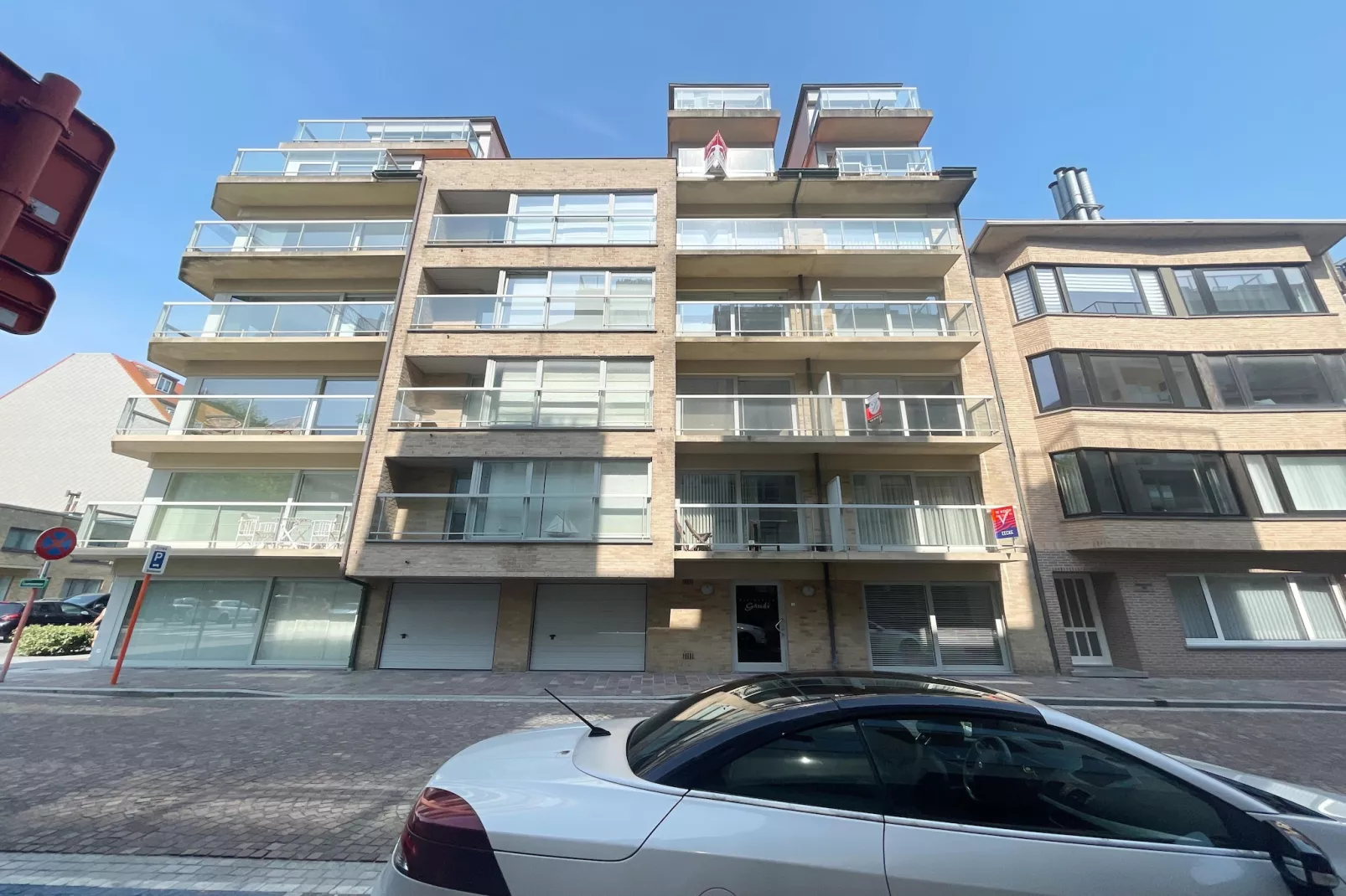 GAUDI 504-Exterior in summer