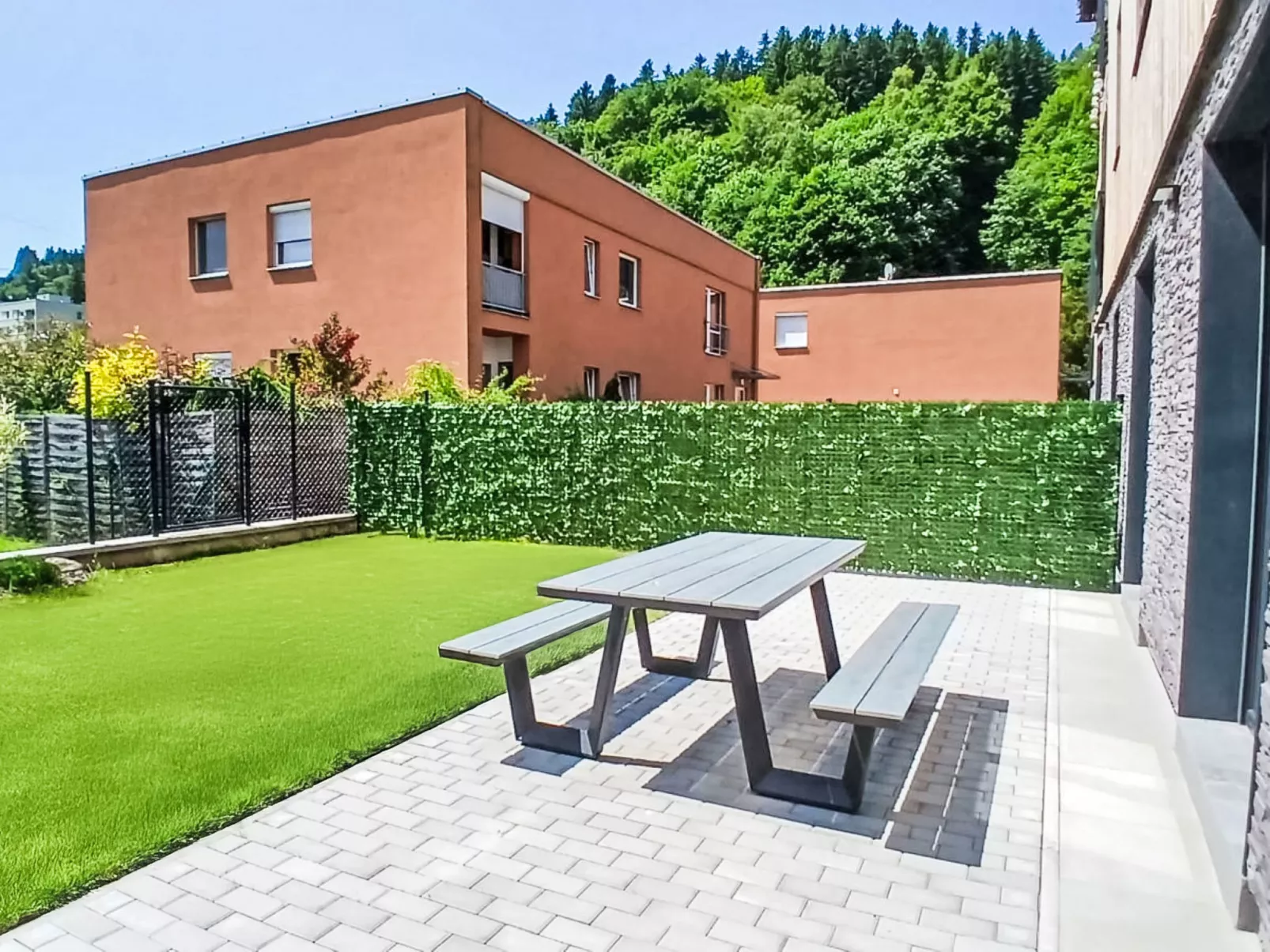 Chic Mountain Terrace Lounge-Outside