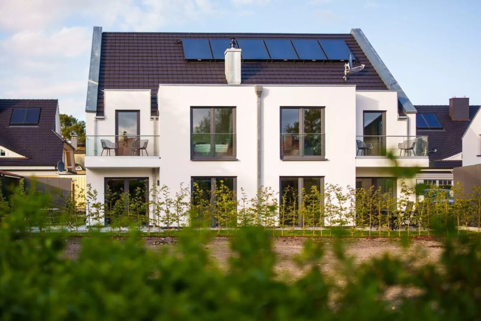 453212-Exterior in summer