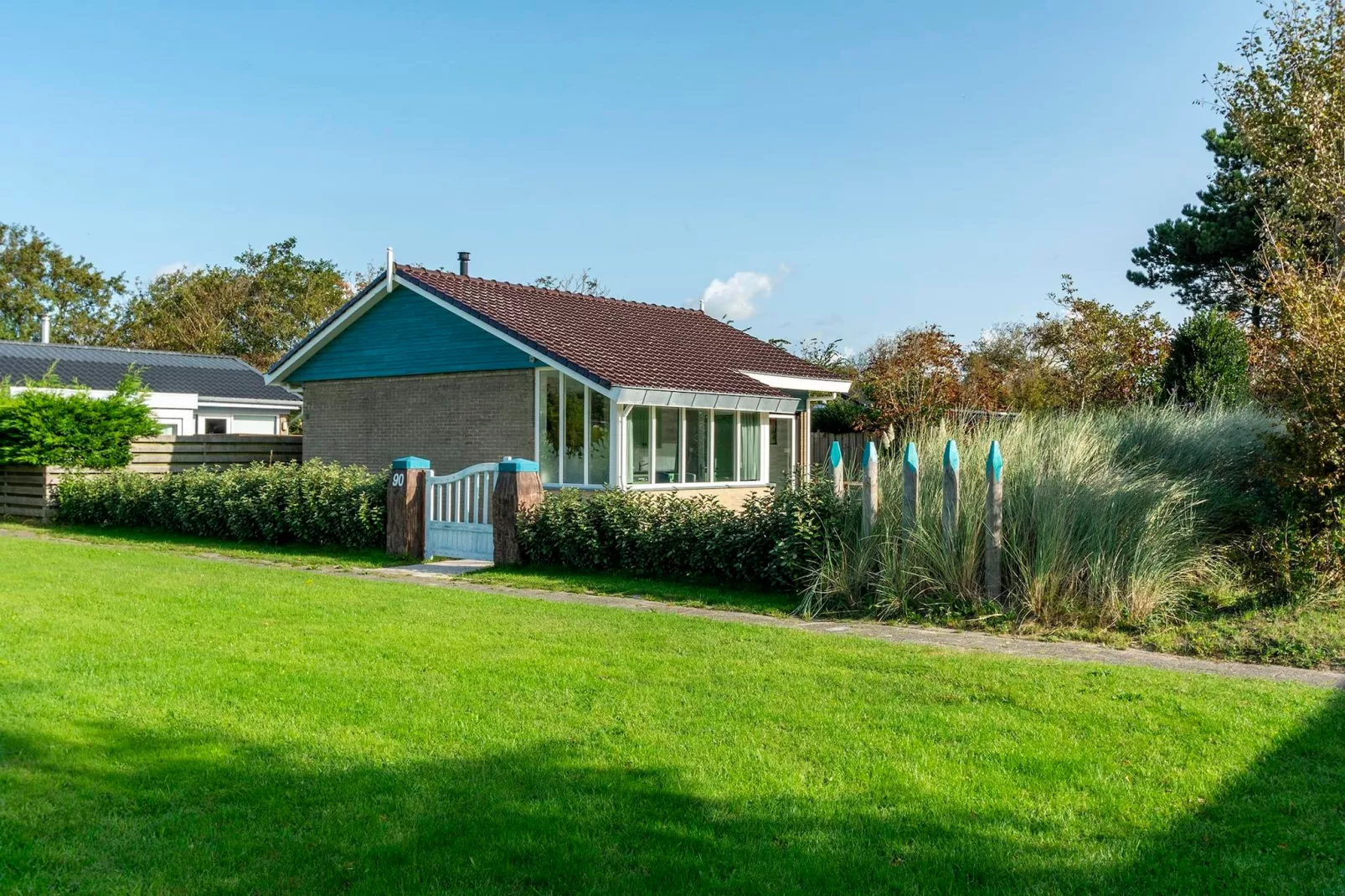 Garnekuul 90-Exterior in summer
