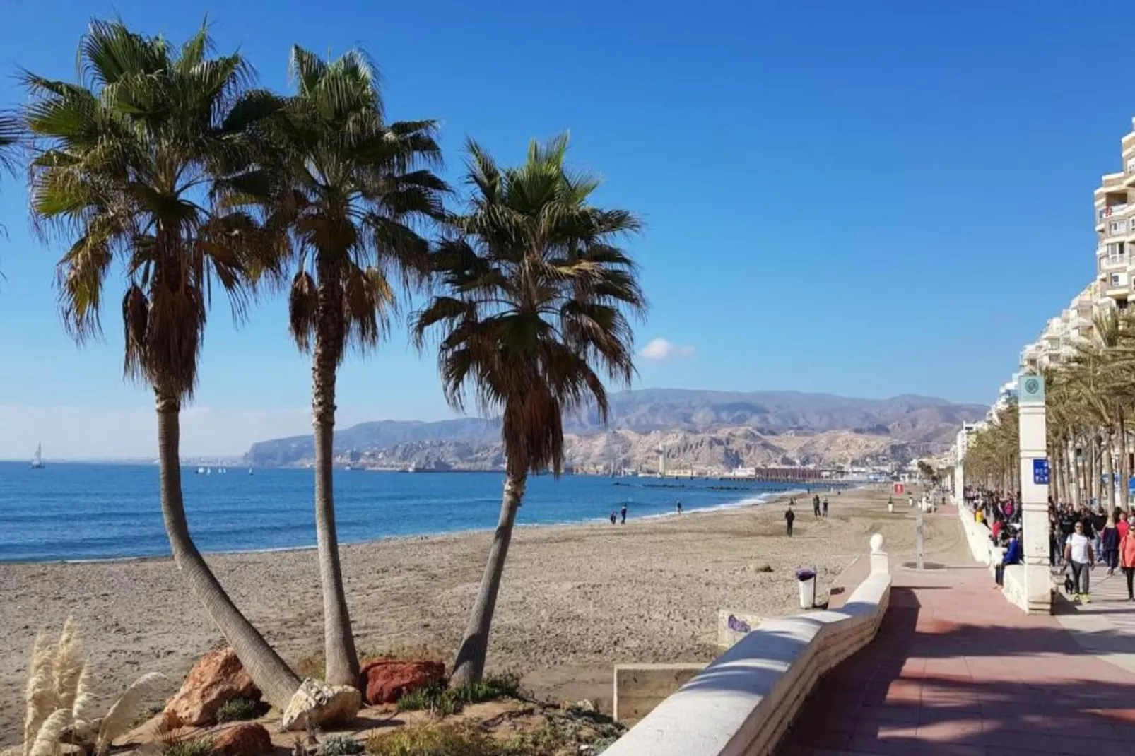 HOTUR 6P-Areas within 5km in summer
