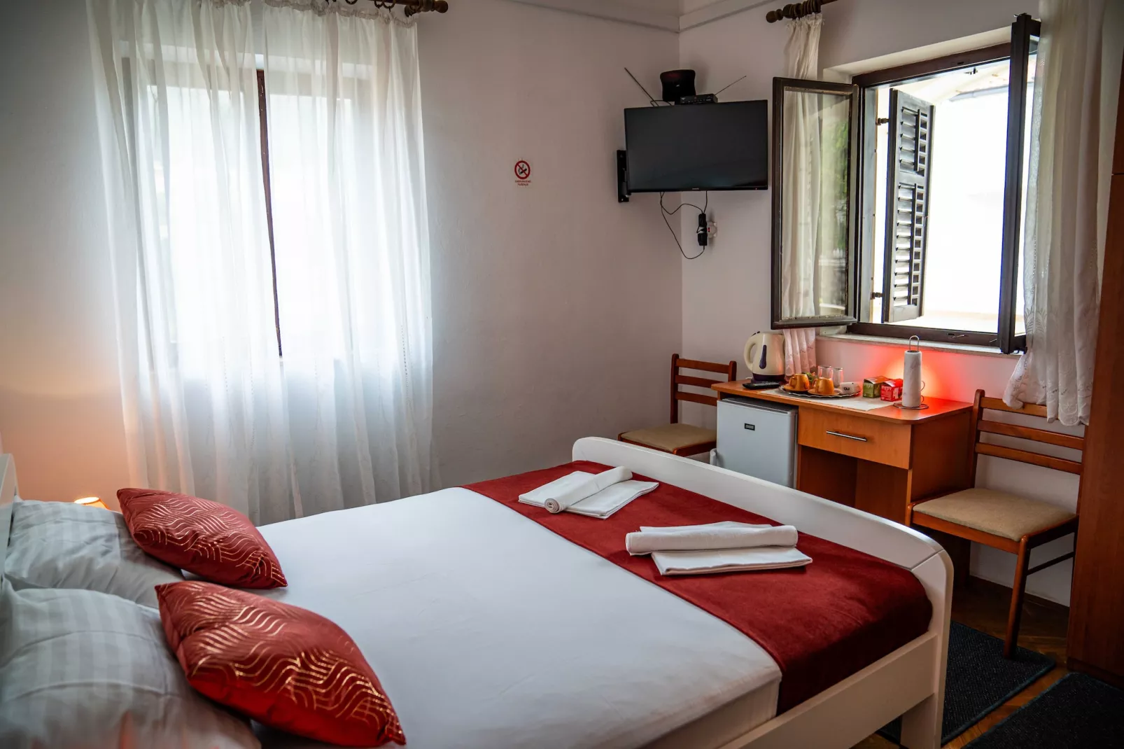 Guest House Cesic - Double Room No4-Schlafzimmer