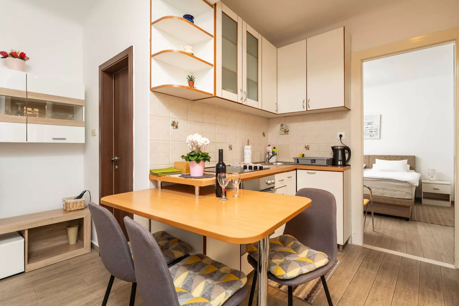 Apartment Family Tokić - One Bedroom Apartment with Terrace-Living room