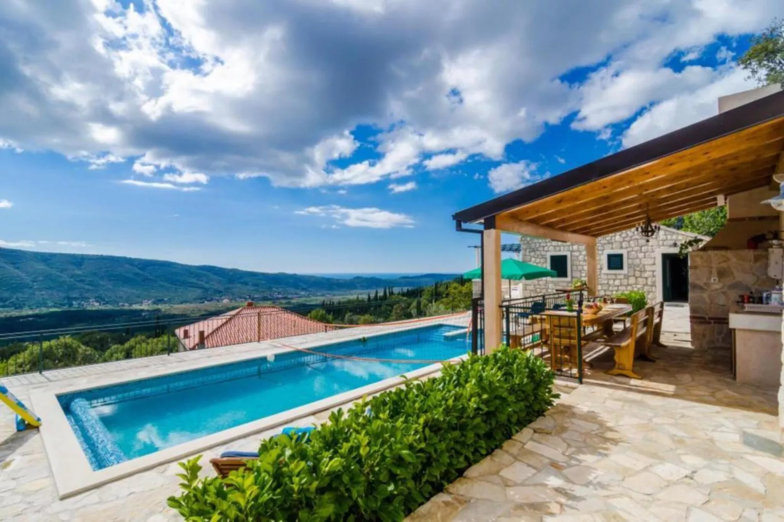 Villa Falcon Rook - Four-Bedroom Villa with Terrace and Swimming Pool-Swimming pool