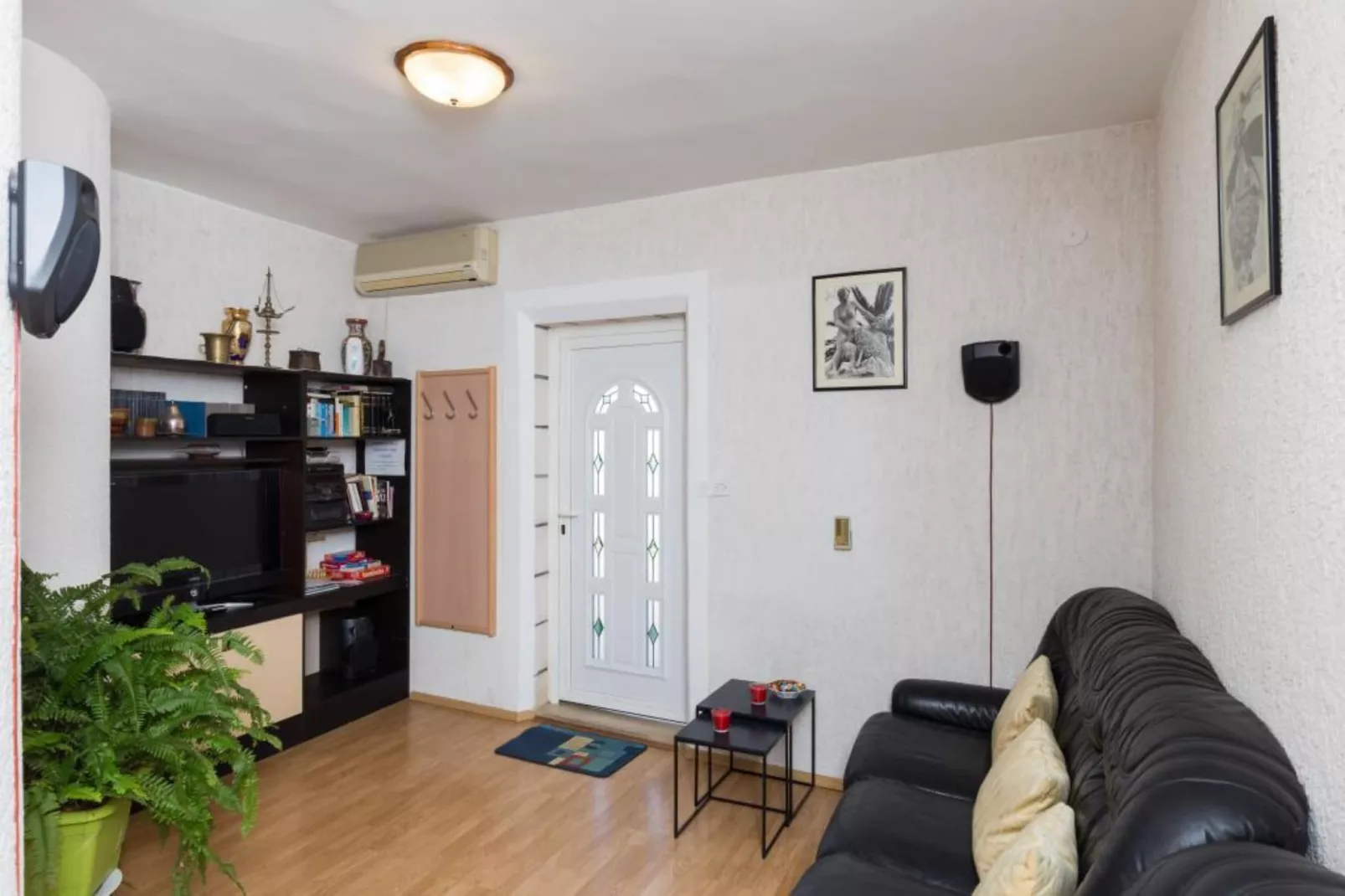 Apartment Milić - Two Bedroom Apartment with Terrace and Sea View (Sinjska 15)-Living room