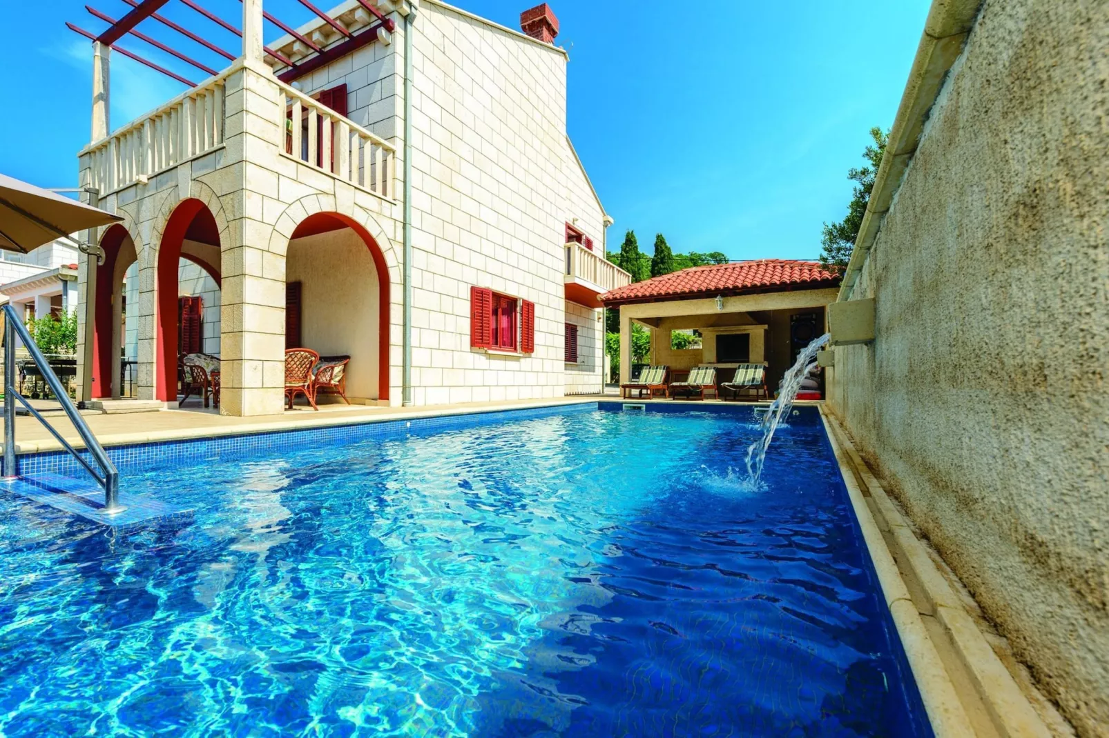 Villa Anka - Five-Bedroom Villa with Terrace and Swimming Pool-Extérieur été