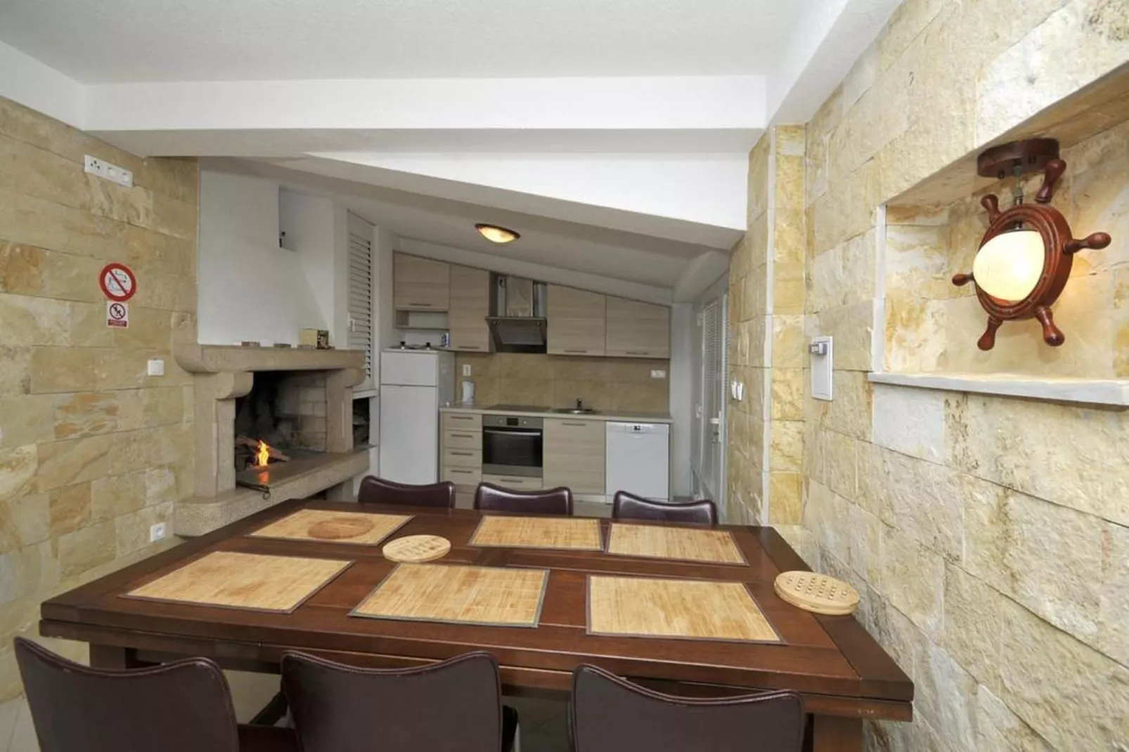 Apartments Villa Moonlight - One Bedroom Apartment with Sea View Balcony and Terrace (Sandra)-Salle à manger