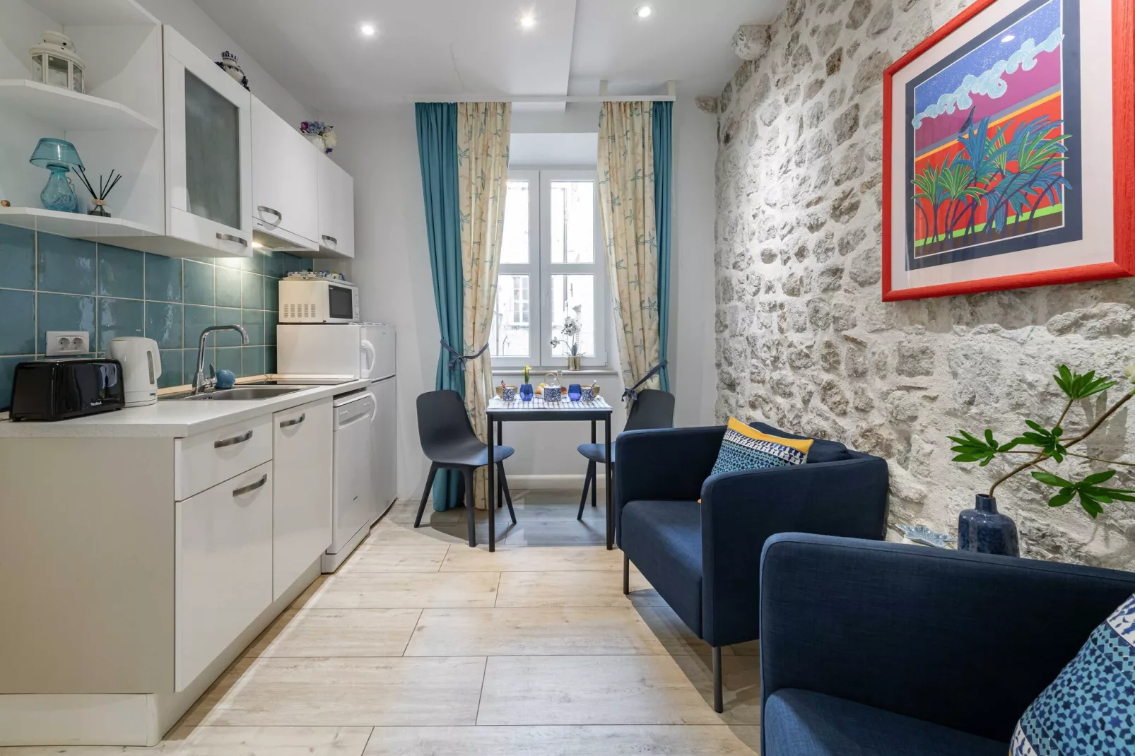 L & L Old Town Apartments - Studio Apartment ( Lacroma)-Wohnzimmer