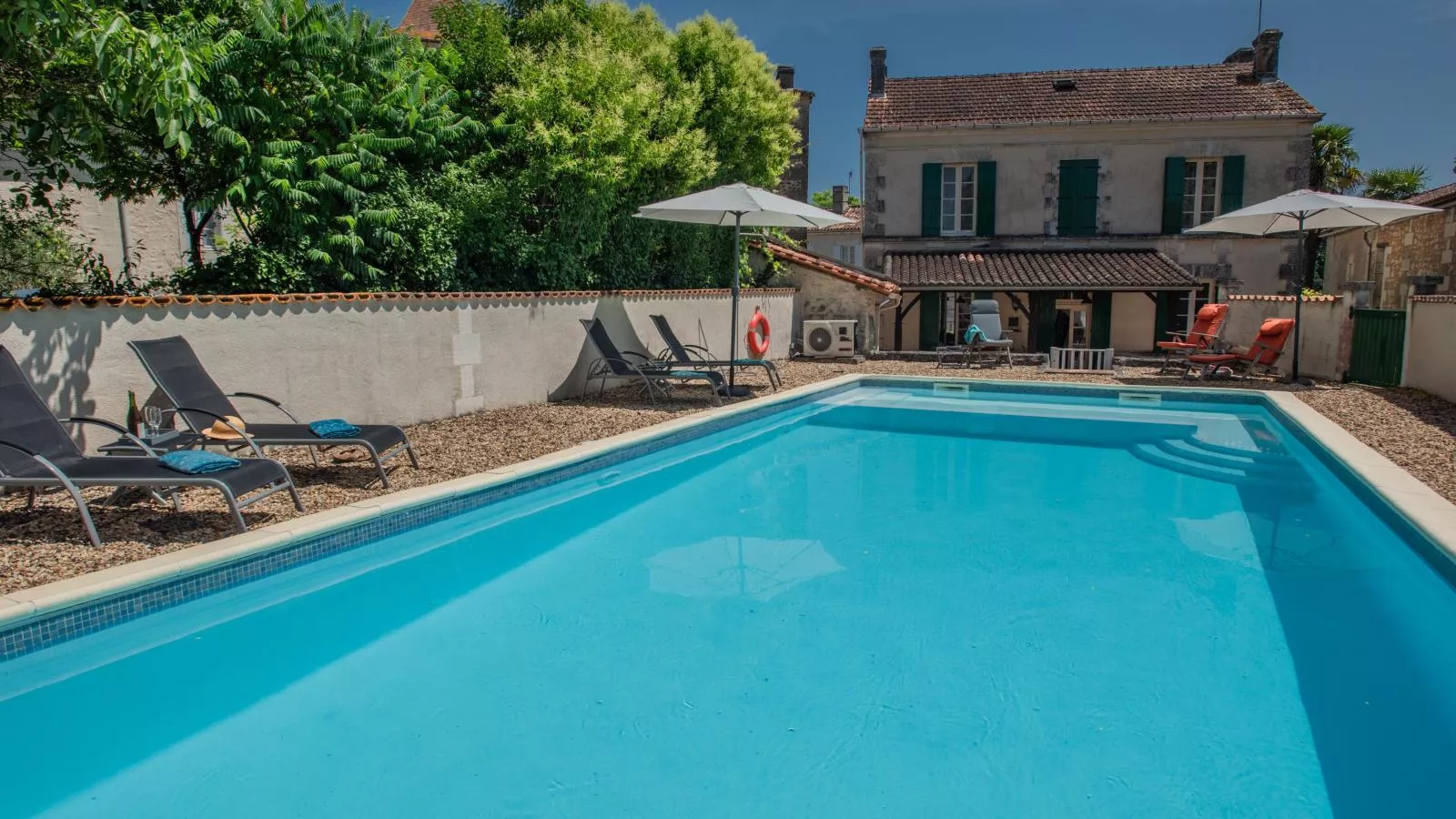 Gîtes de La Maison du Bonnesheur-Piscine