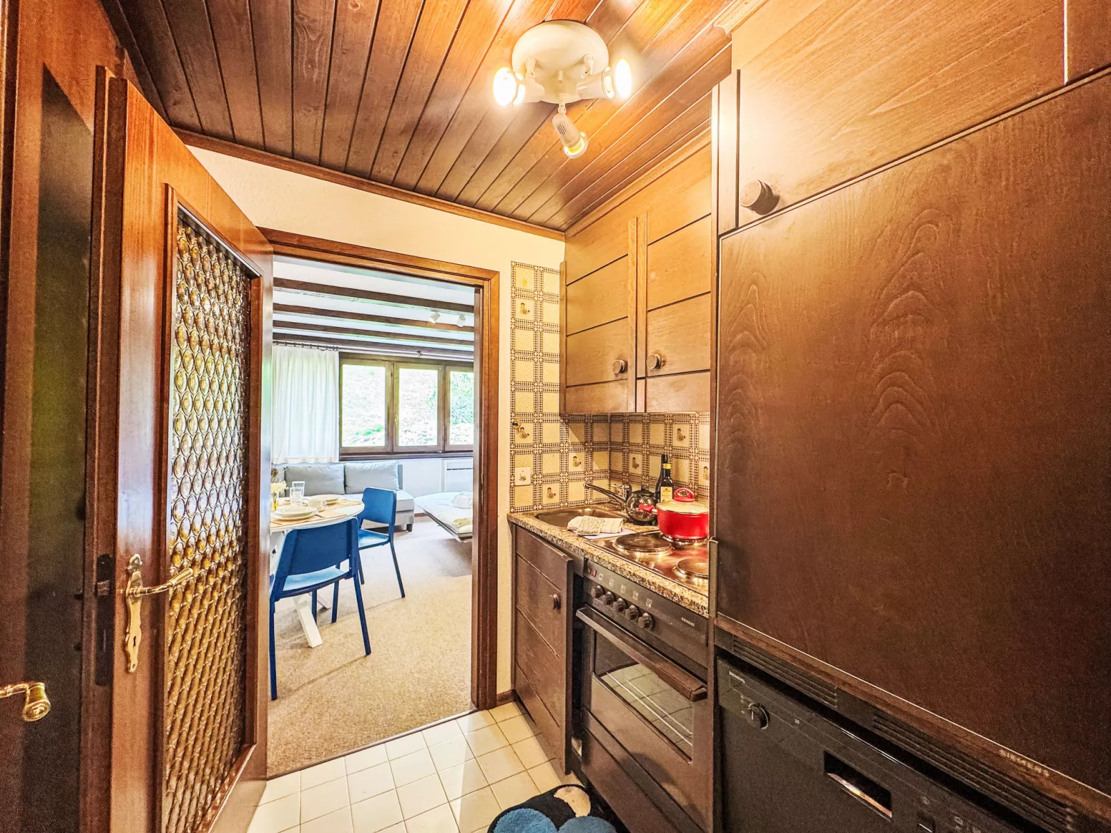 Apt. 33-1-Inside