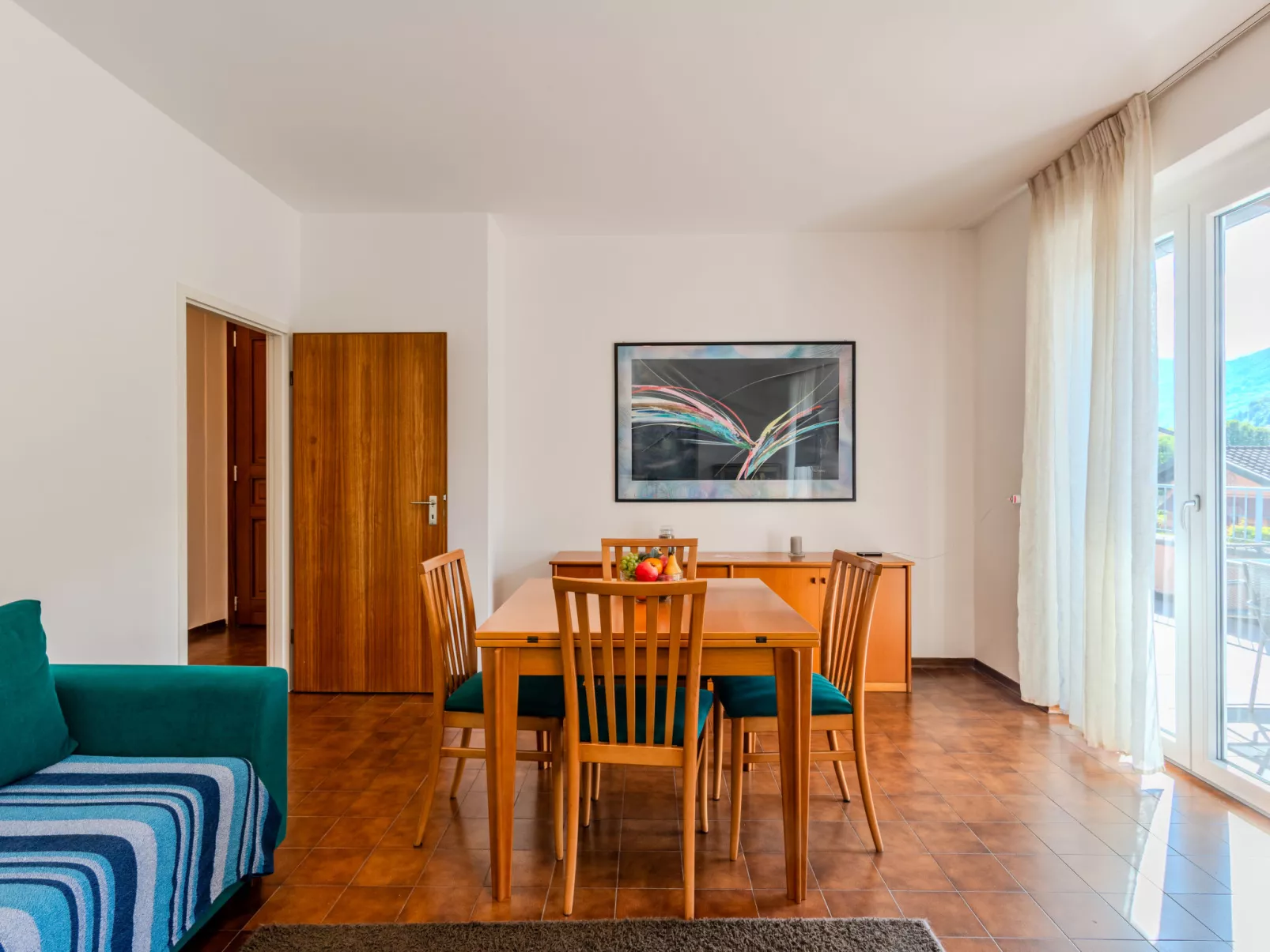 Domaso central apartment-Inside