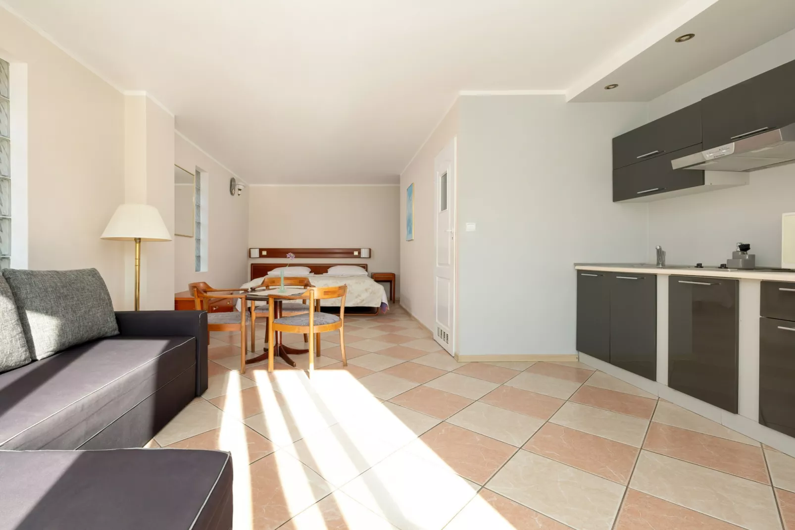 Studio wakacyjne nr 8 dla 4 osób ze śniadaniami Rewal-Wohnzimmer