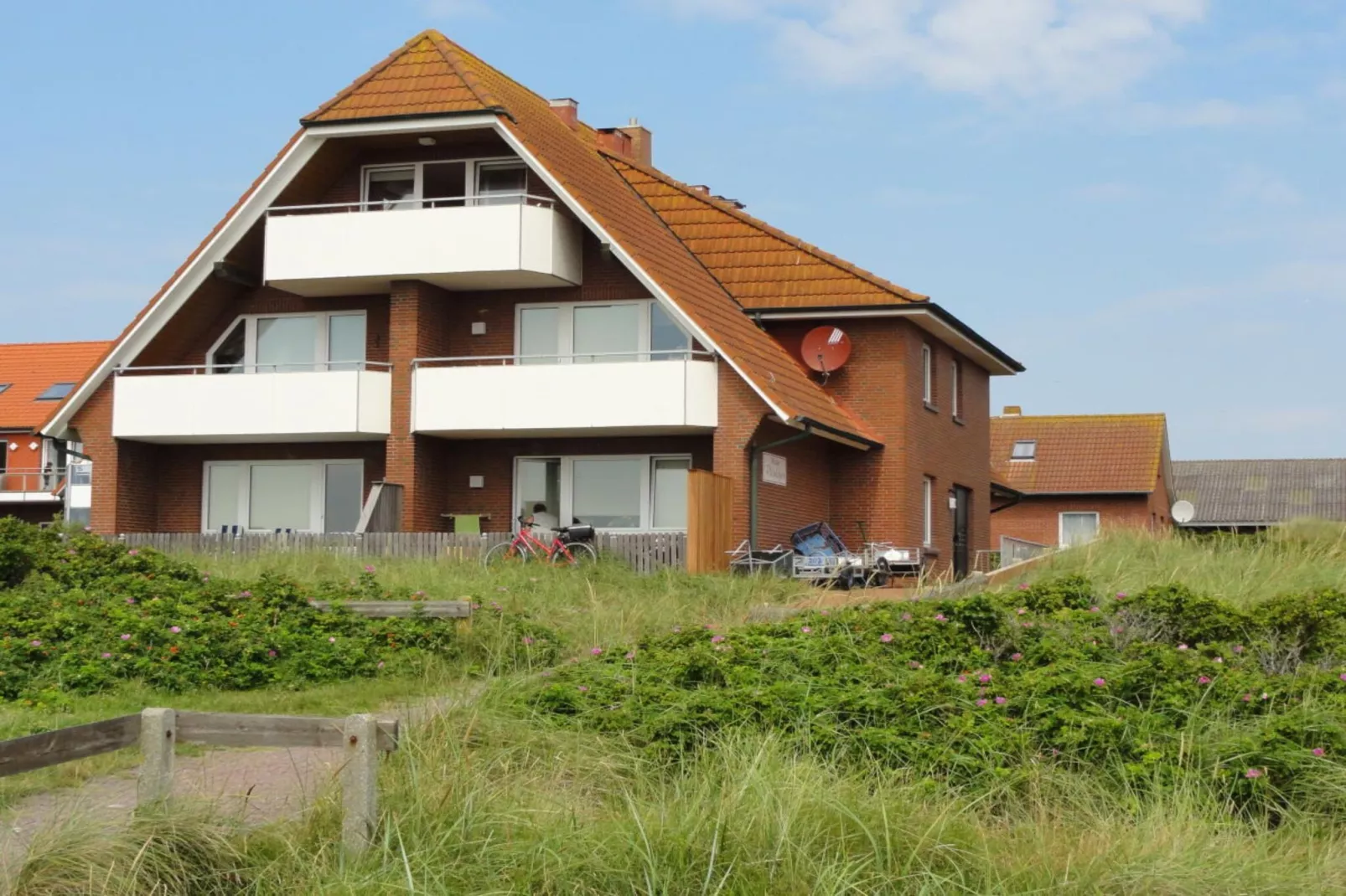 53771-Exterior summer
