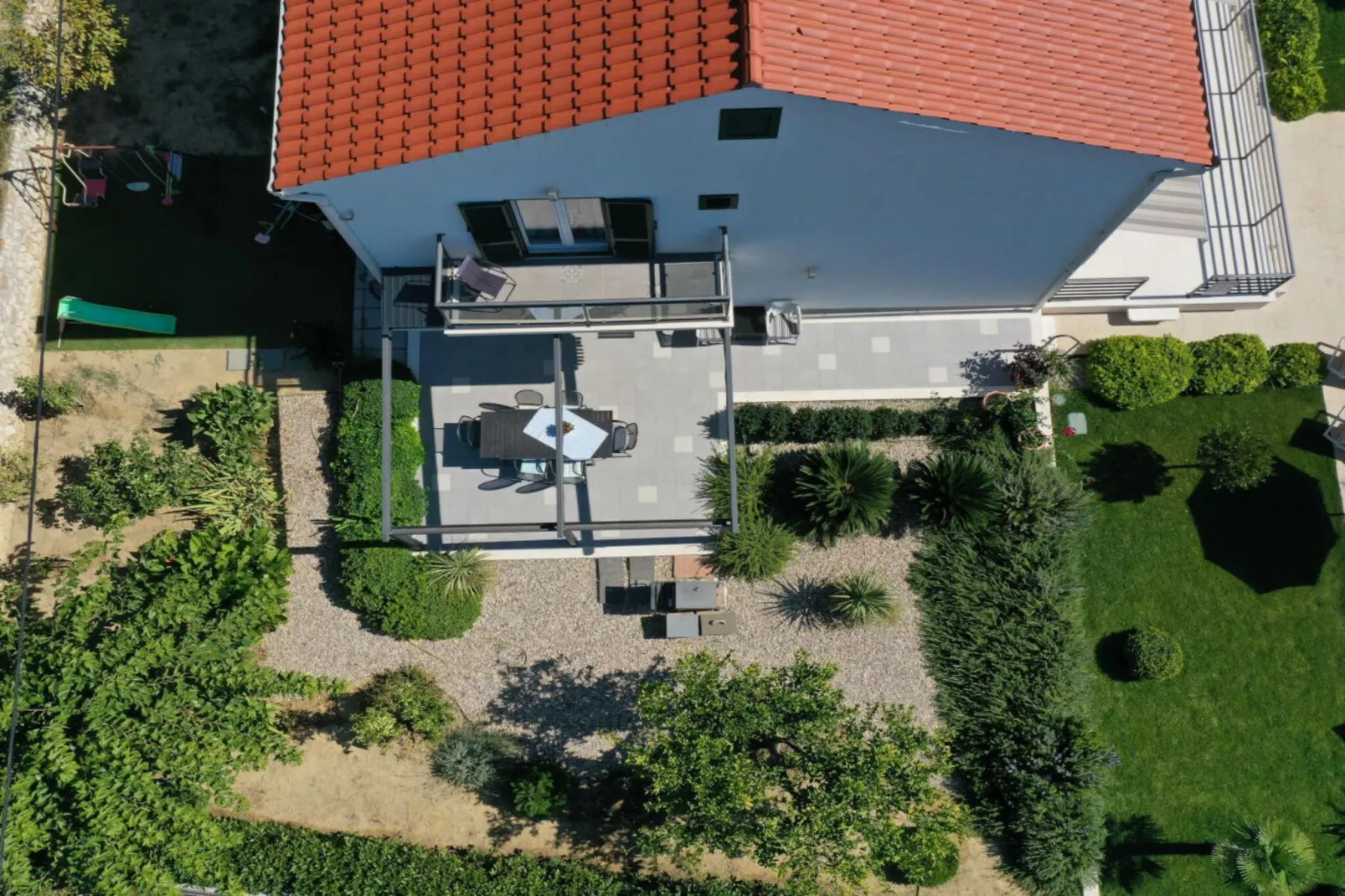 468555-Exterior in summer