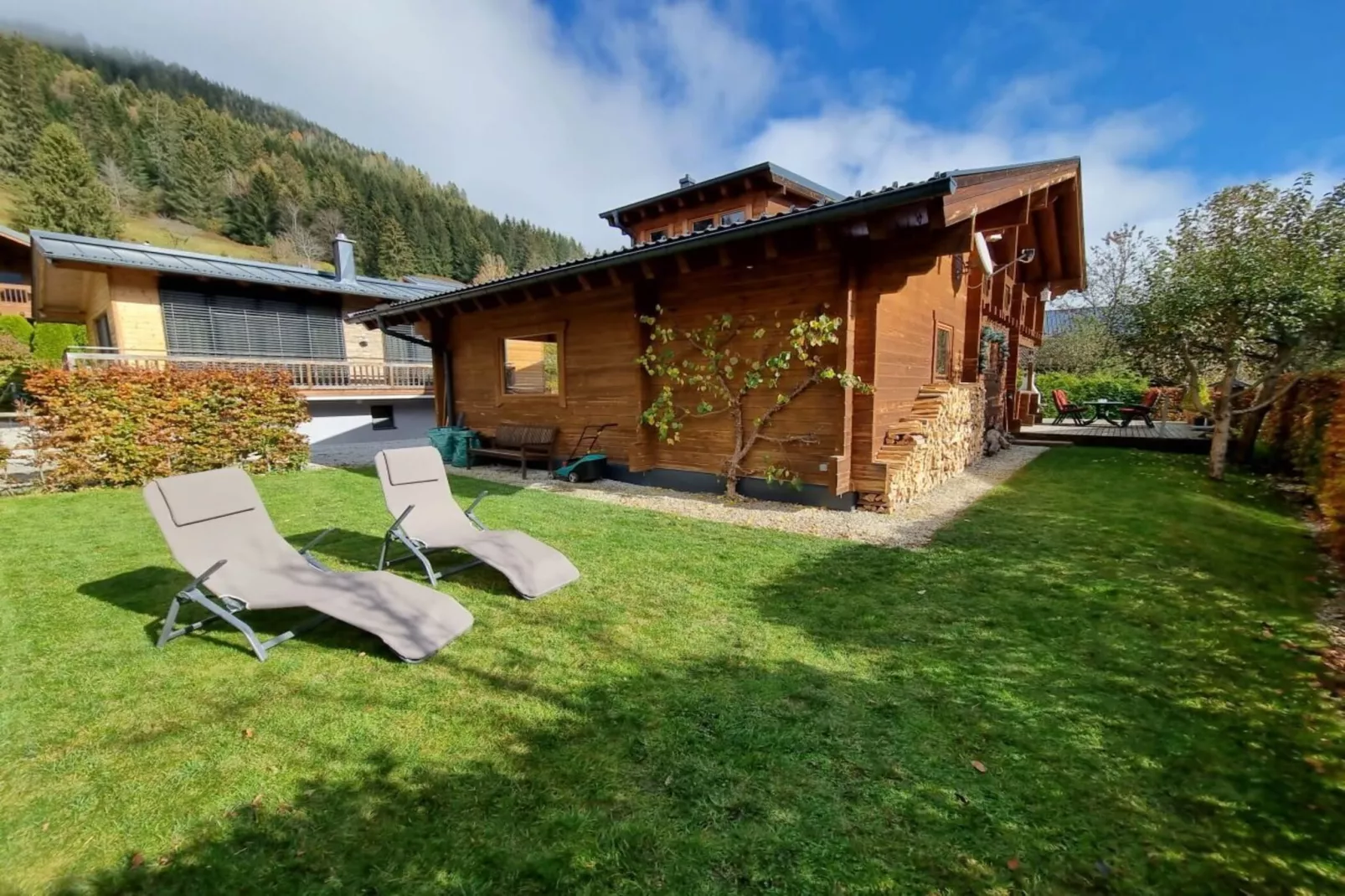 38660-Exterior in summer
