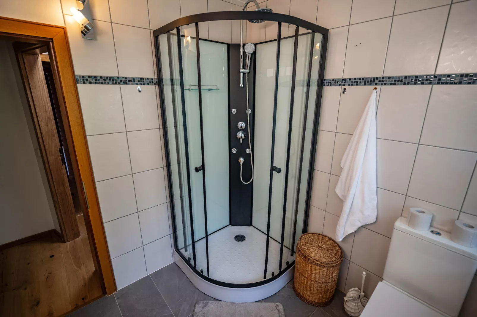 Doppelzimmer 6 - TAMARA in Saalfelden-Pinzgau-Bathroom