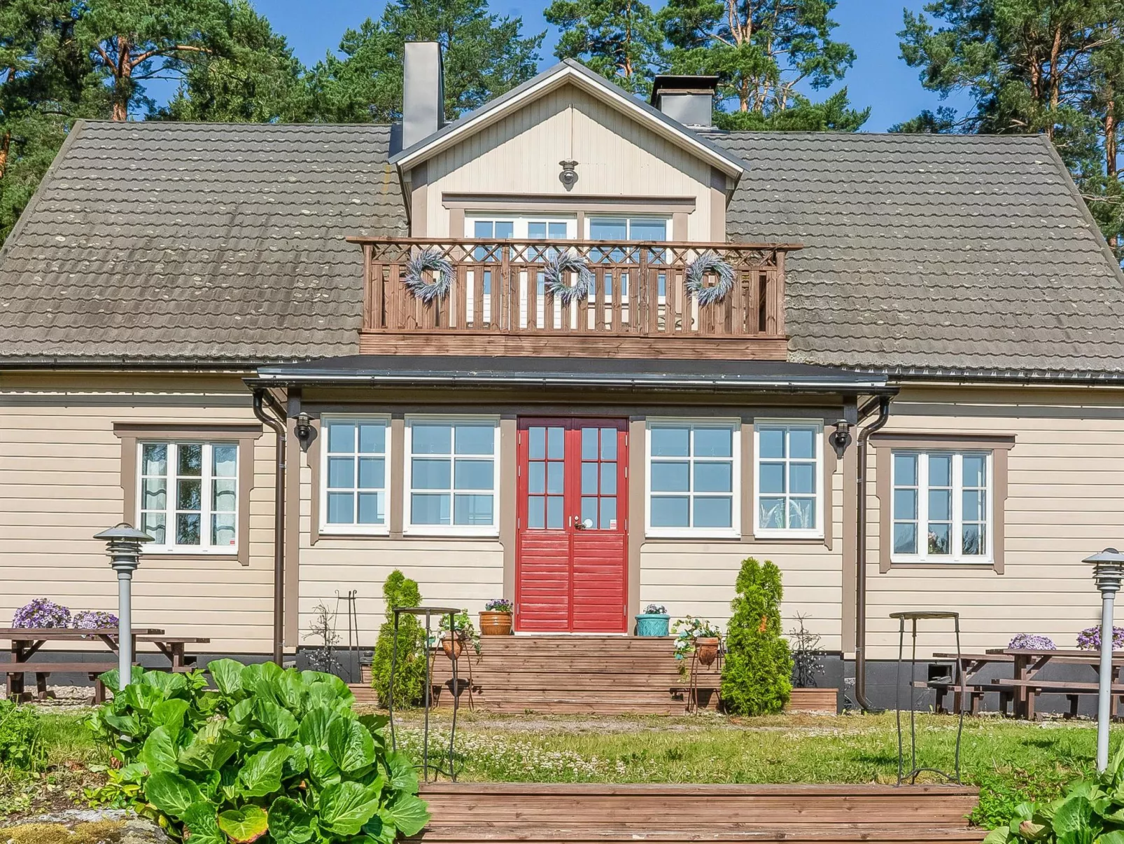 Päätalo, mökkilomat ja perhejuhlat-Inside