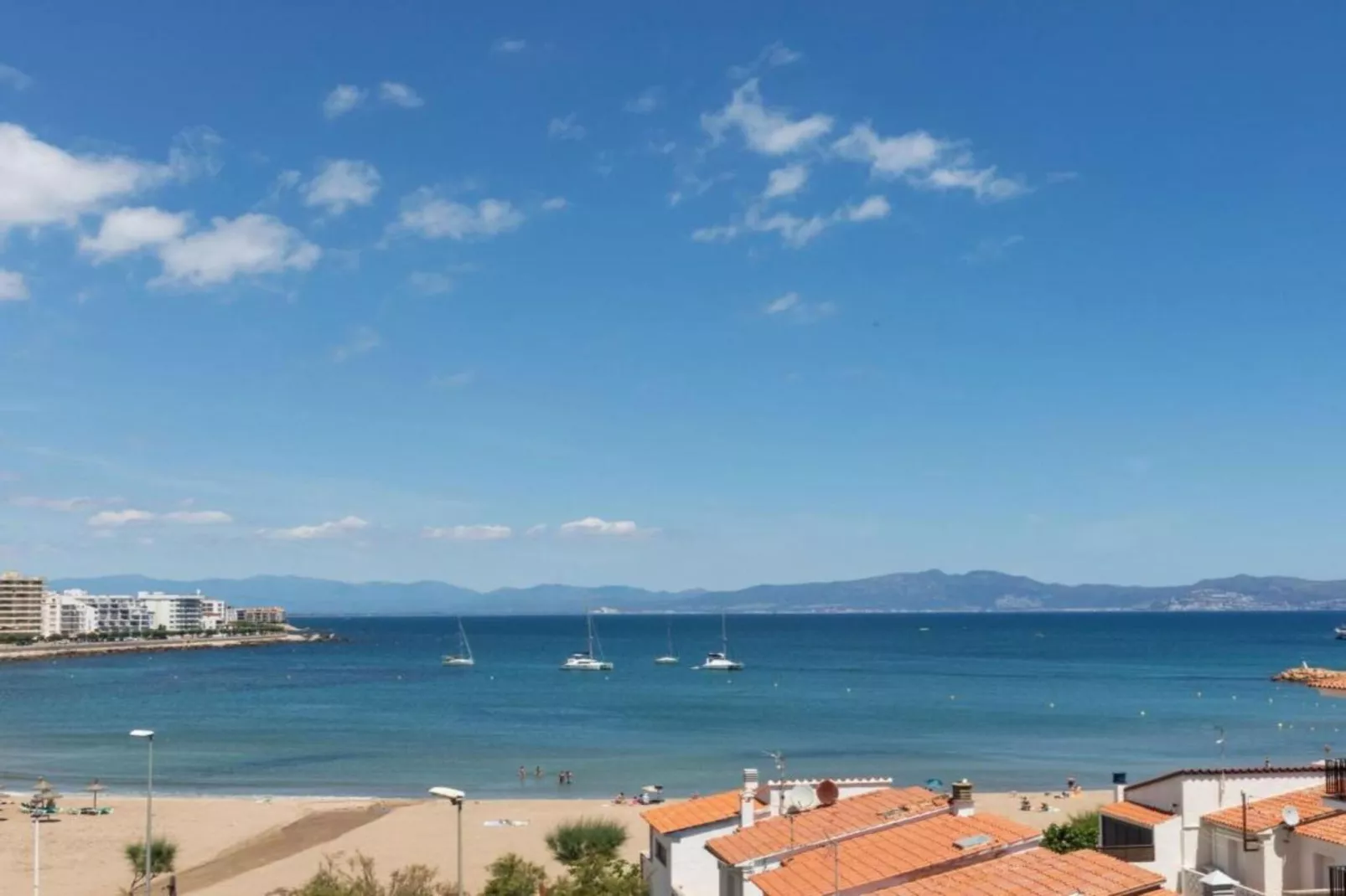 Can Tarra 1-Areas within 5km in summer