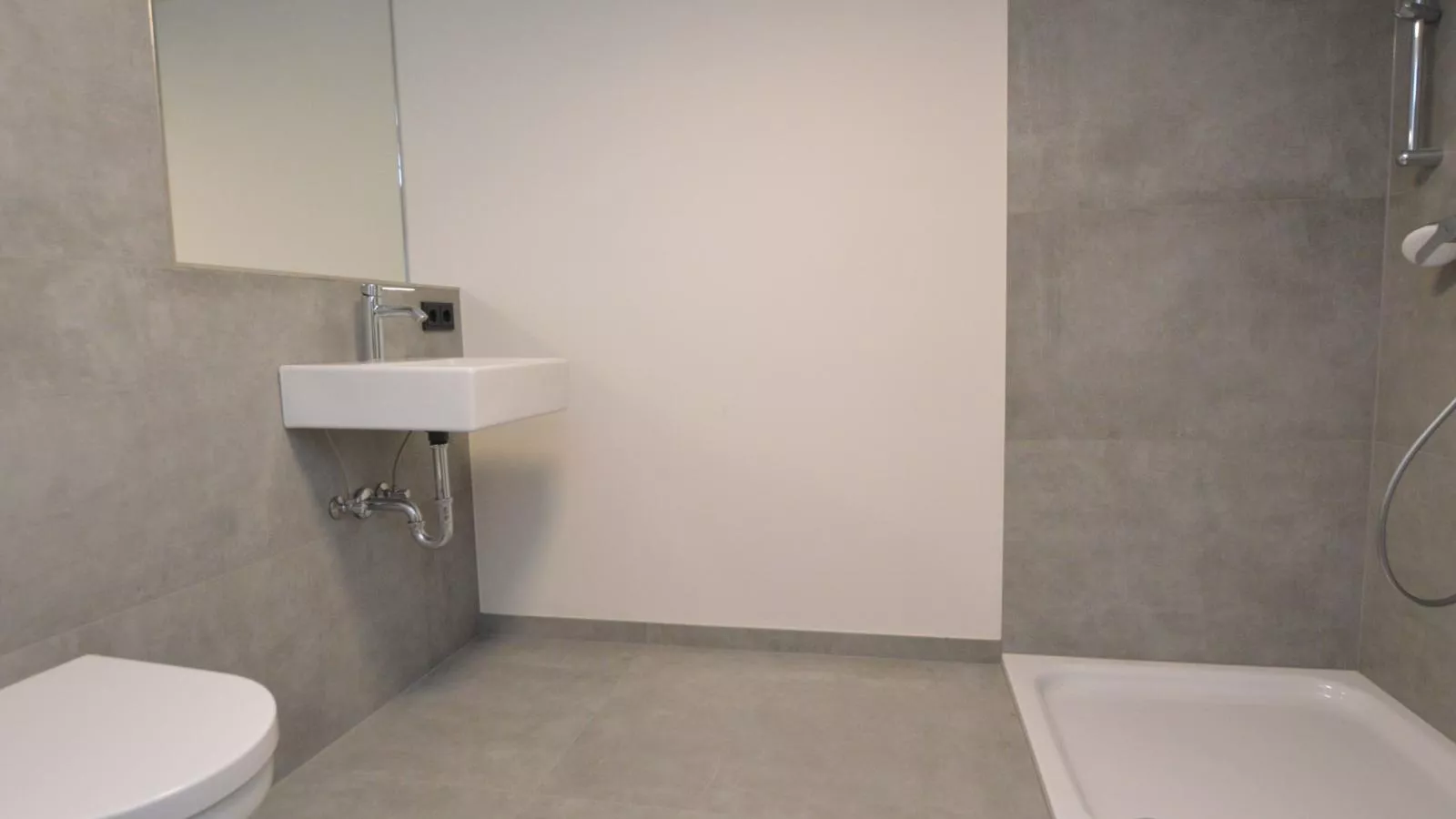 Leni-Bathroom