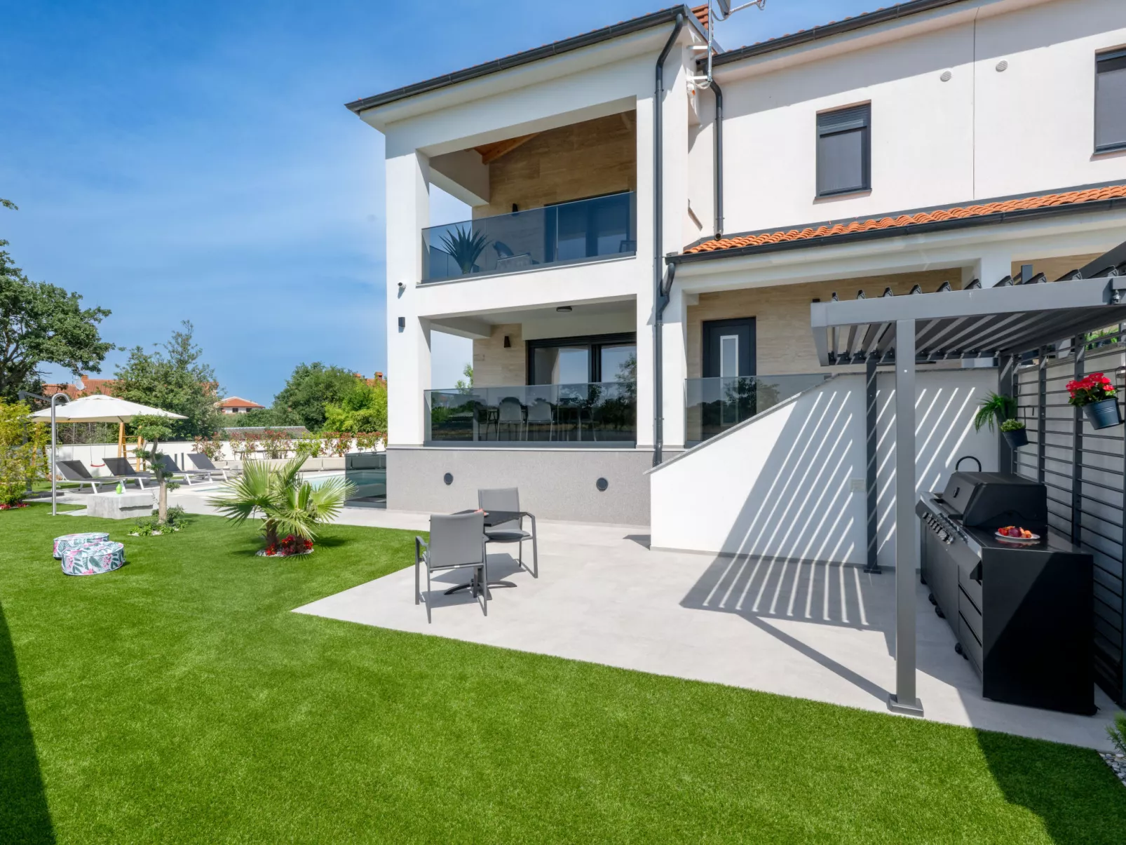 Villa Antares-Outside