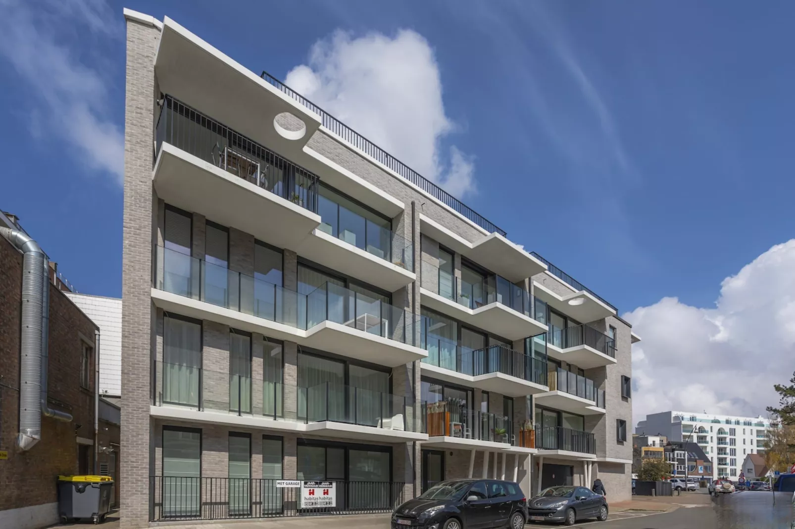 Morini 0401-Exterior in summer