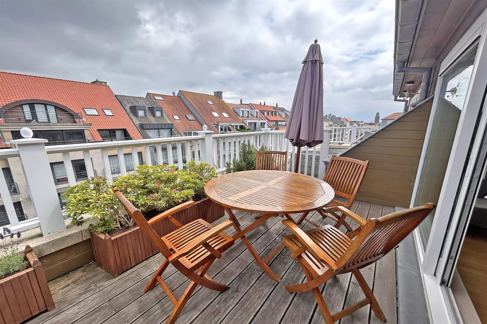 RAVEEL 52  STPL-Terrasse/Balkon