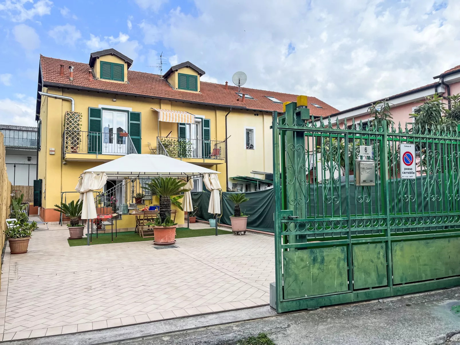 Tra Mare e Collina-Outside