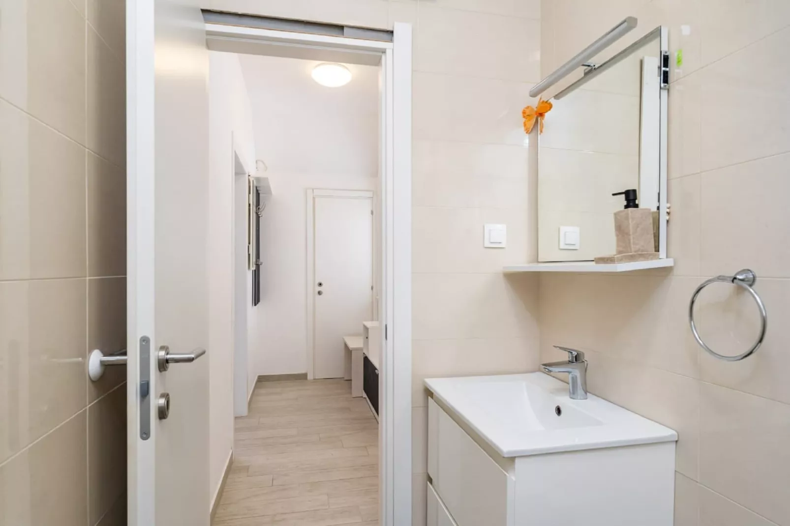 Studio Apartment Feather - Studio Apartment with Terrace-Badezimmer