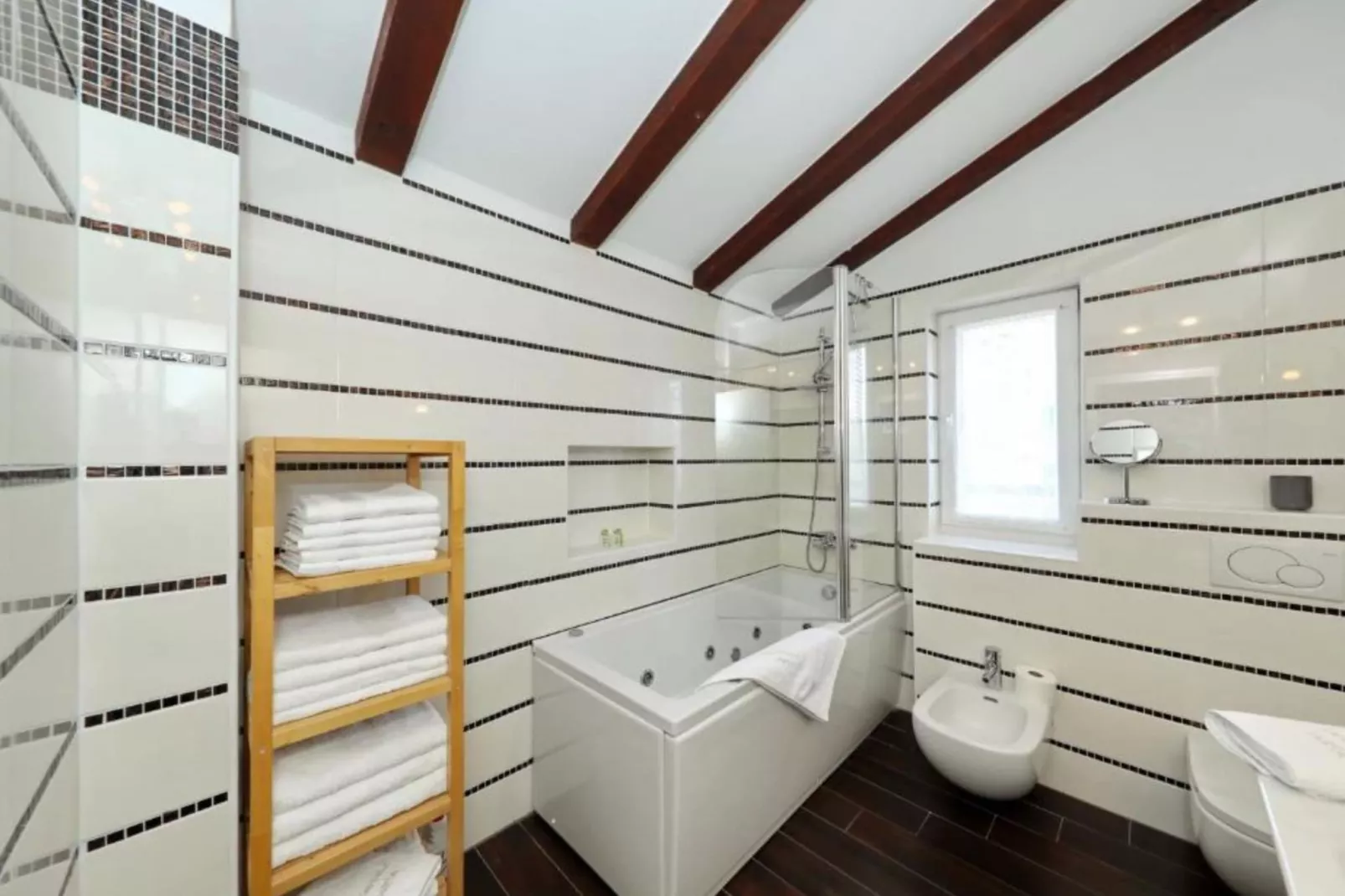 Holiday Home Mirta - Three Bedroom Holiday Home with terrace-Bathroom
