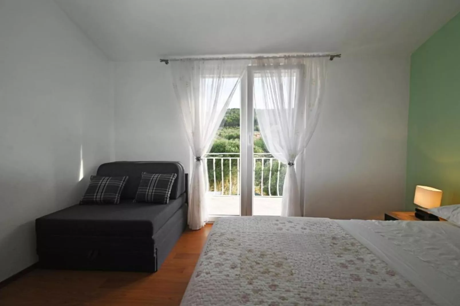 Apartments Mihovilović - 50 m from beach - Superior Two Bedroom Apartment with Balcony and Sea View (A3)-Chambre