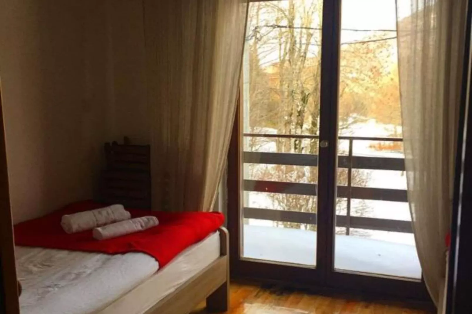 Holiday Home with Three Bedrooms and Garden-Bedroom