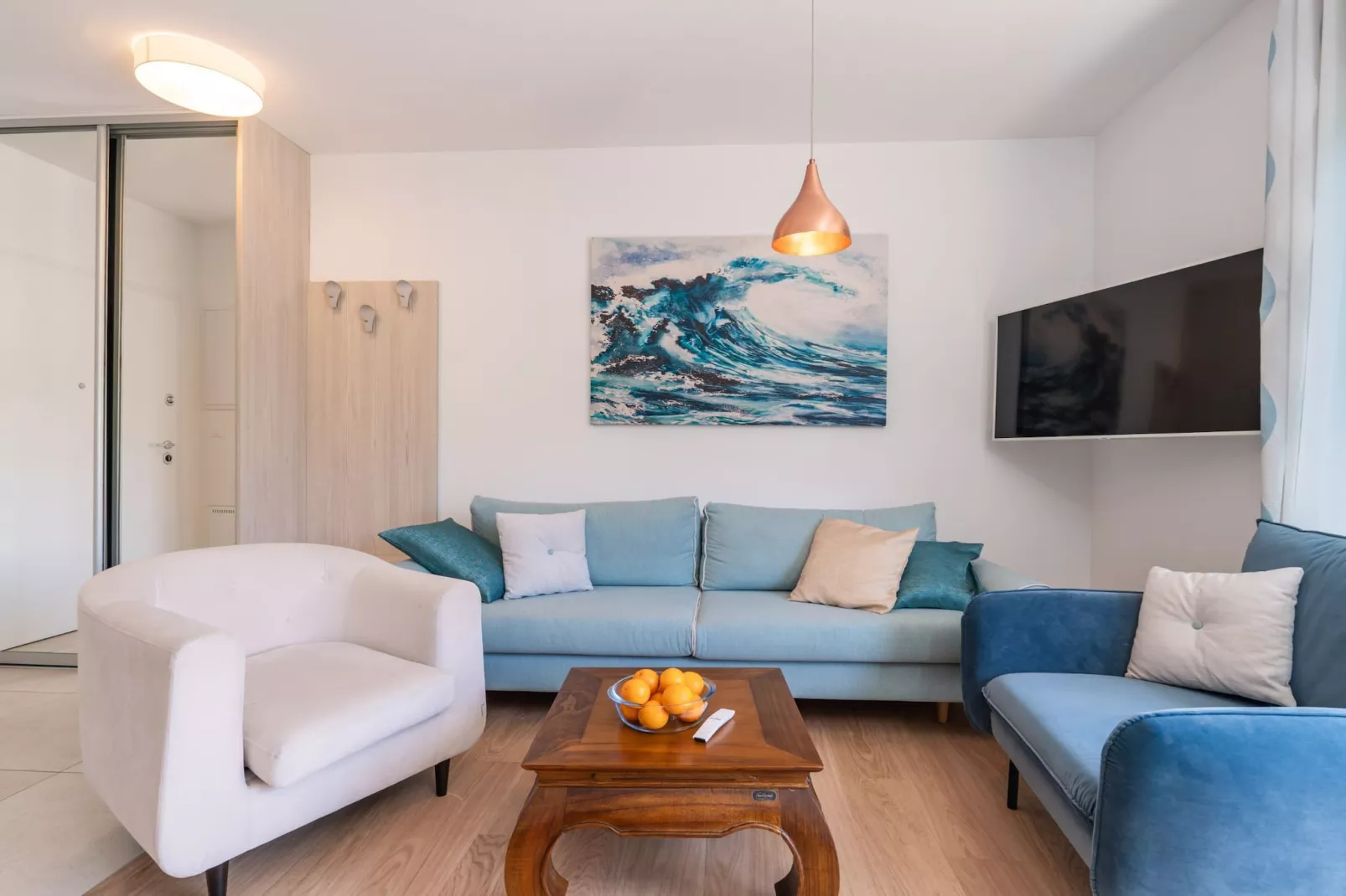 Apartment Marcus Mai - Two Bedroom Apartment with Balcony-Salon