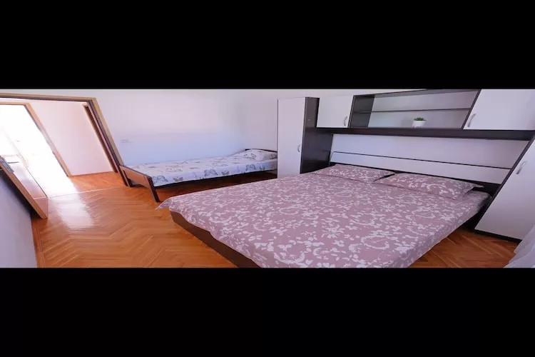 Apartment Stella - Three Bedroom Apartment with Balcony-Bedroom