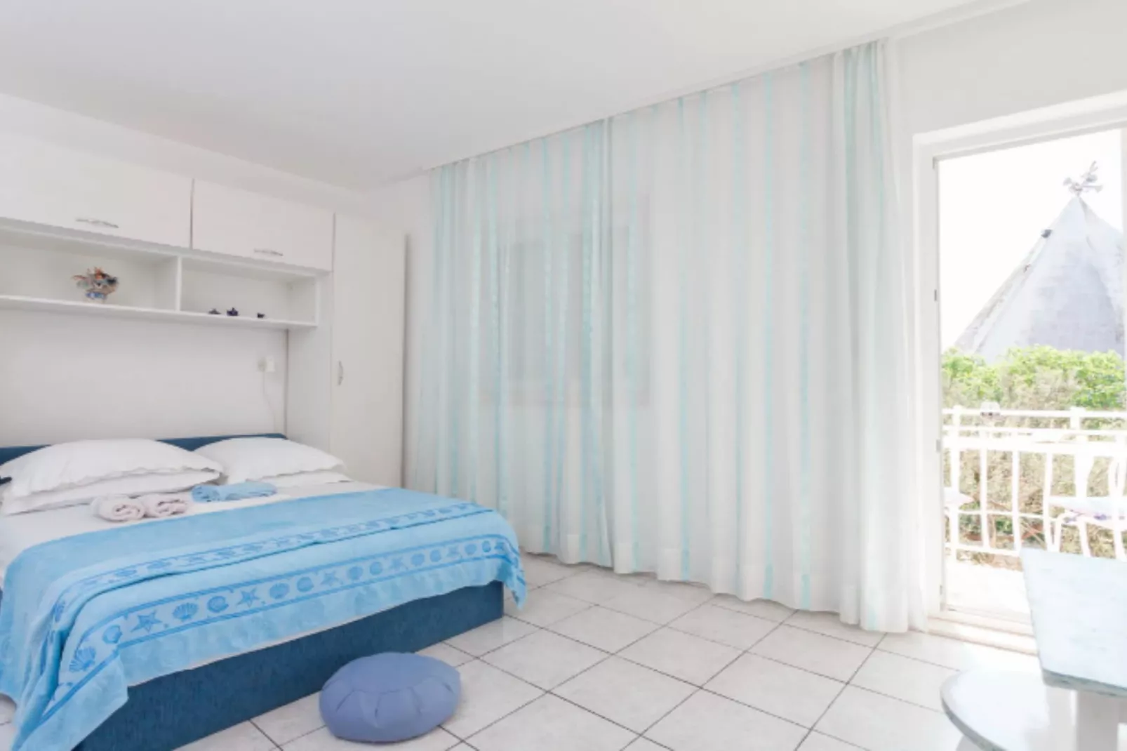 Apartments Lili - Two Bedroom Apartment with Balcony-Schlafzimmer