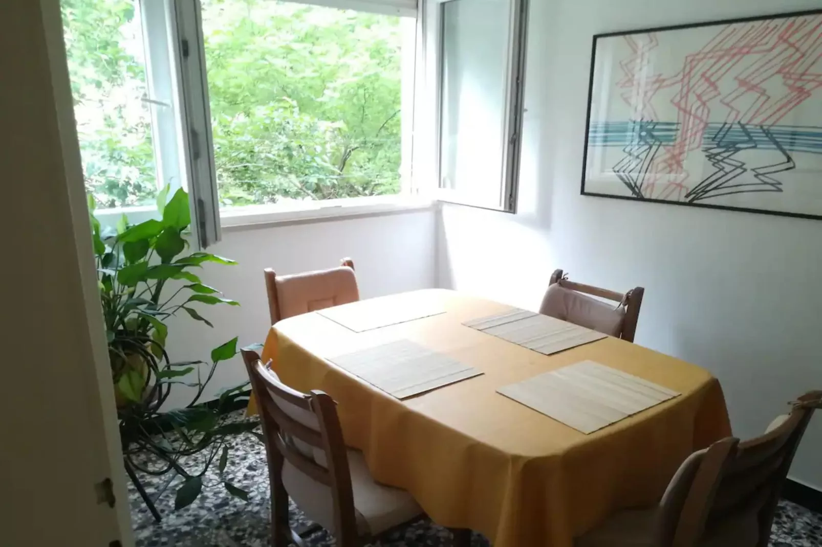 Friendly Well Located Family Apartment - One bedroom apartment-Salle à manger