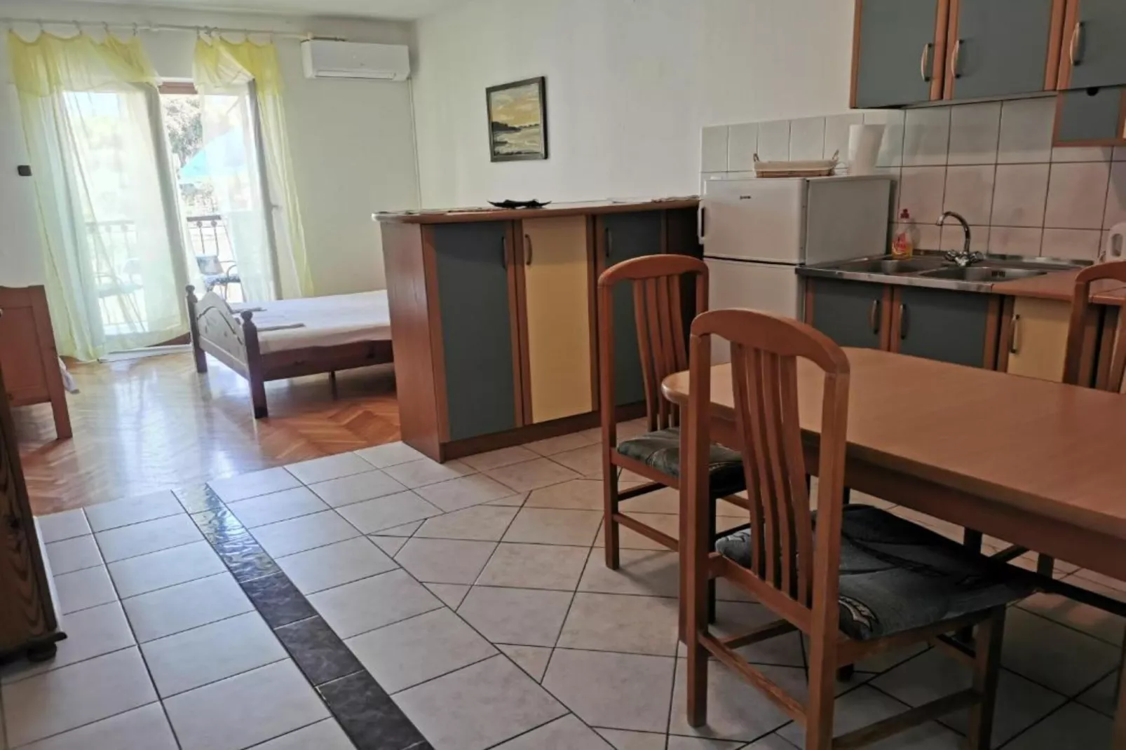 Apartments White House - Two Bedroom Apartment with Terrace 1-Dining room