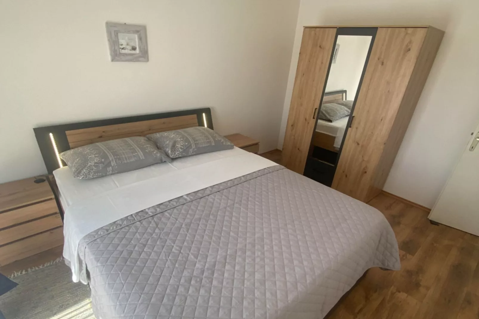 Apartments Danijela & Vlado - One Bedroom Apartment with Balcony and  Garden View-Schlafzimmer