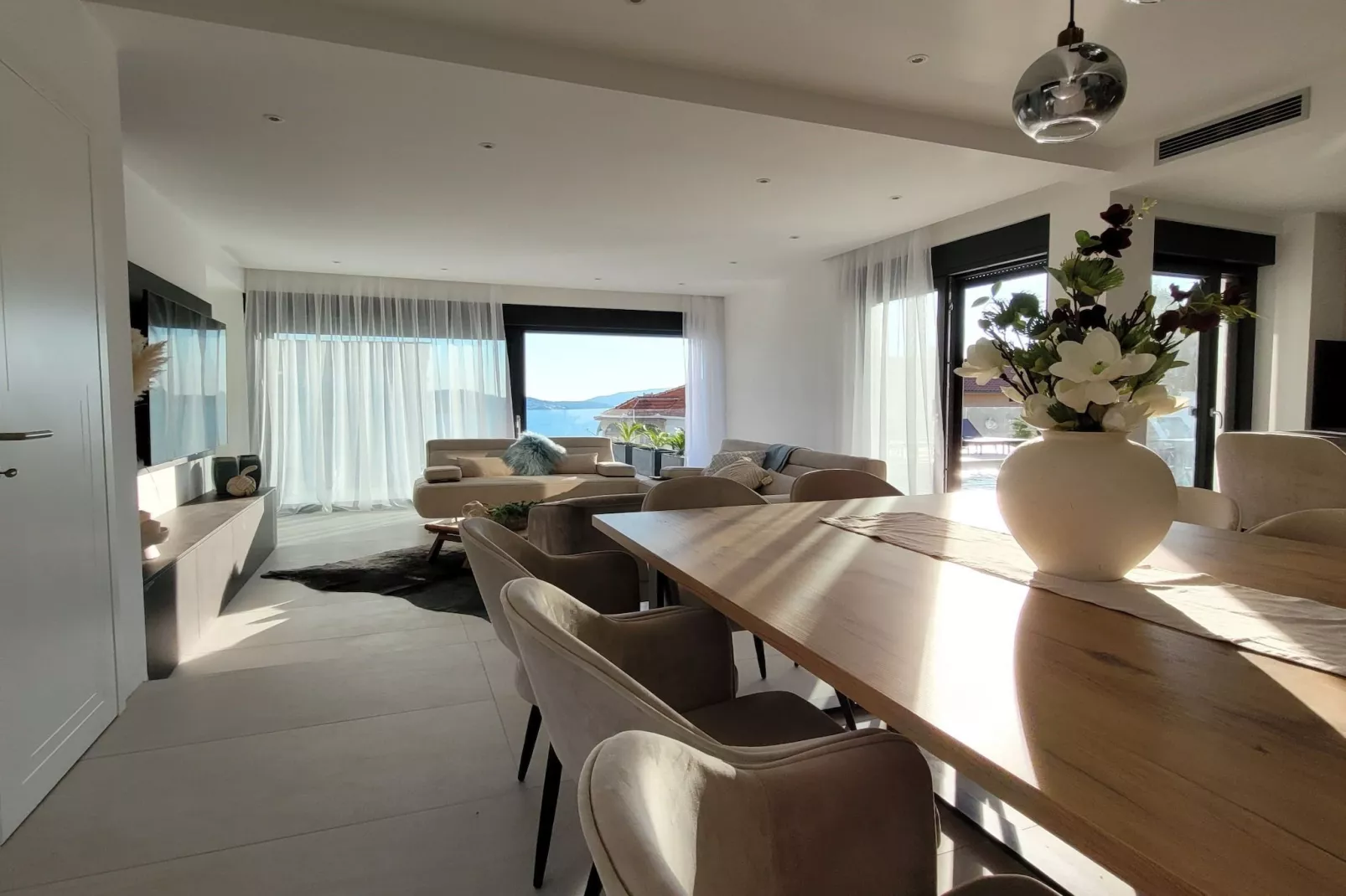 Villa Oasis - Five Bedroom Villa with Private Pool-Living room