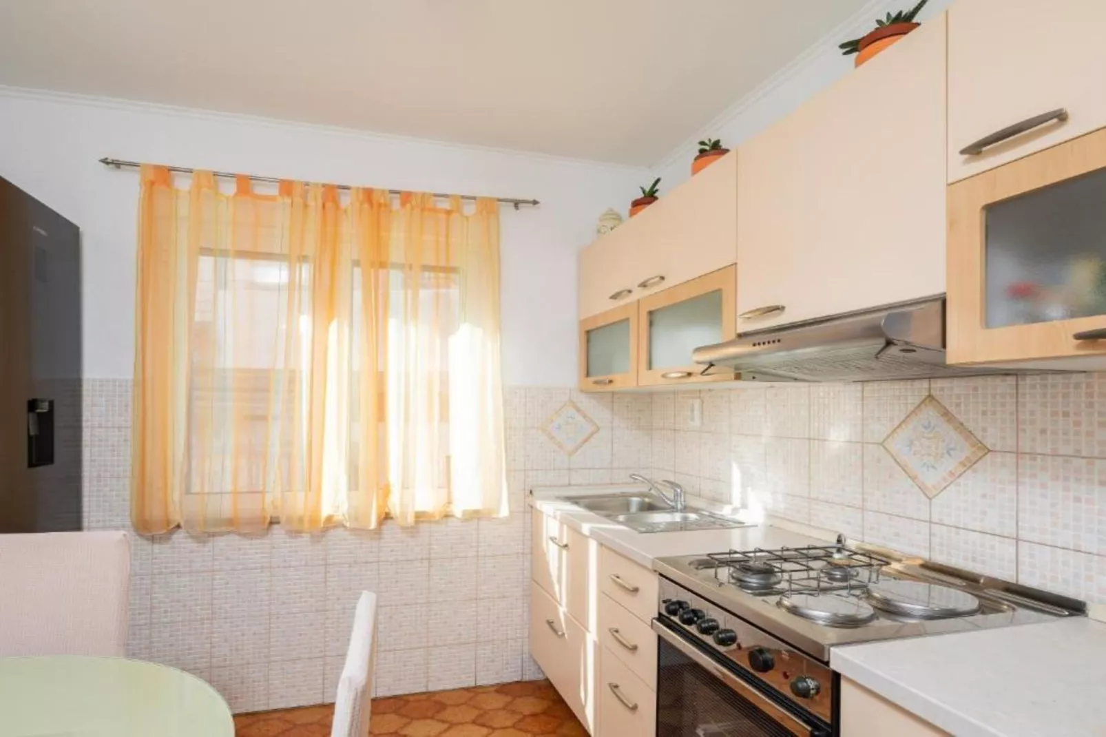 Omis River & Sea Escape - One Bedroom Apartment with Balcony and Sea View-Küche