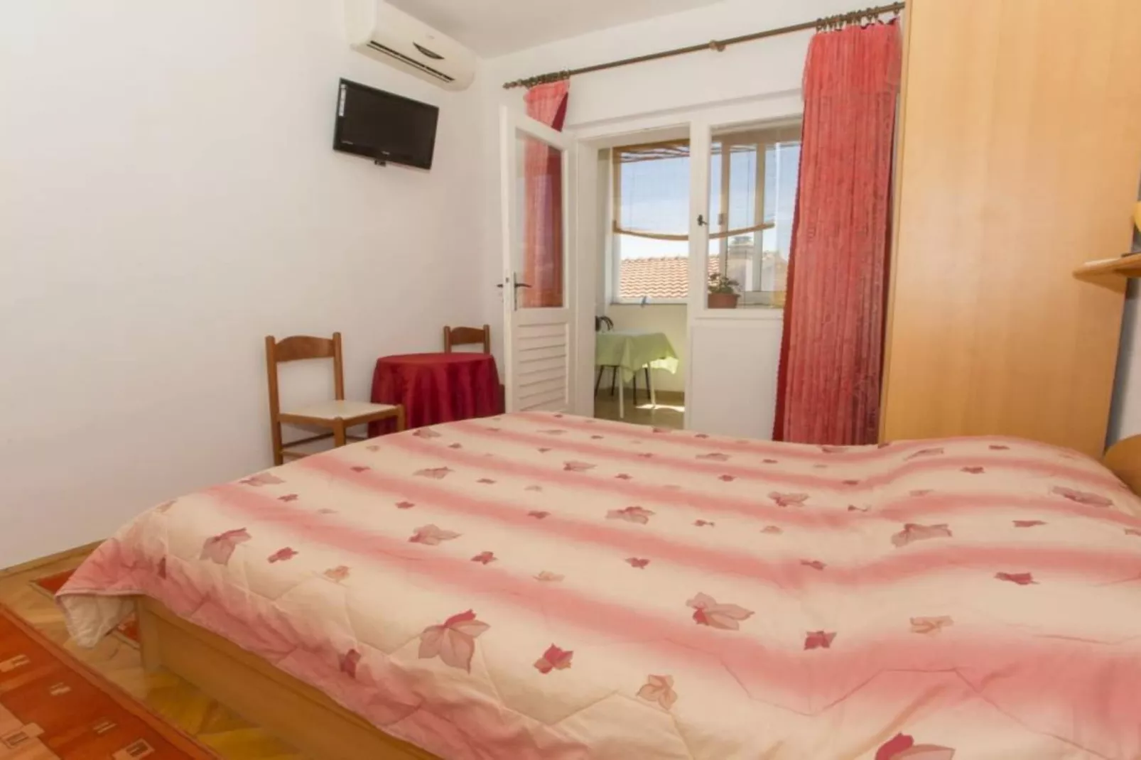 Double Room with Private Balcony (A2)-Chambre
