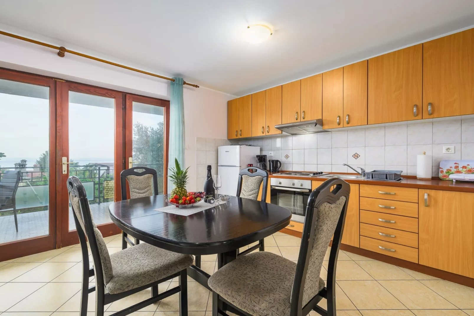 Charming Lovran Apartments with Wonderful Sea View - Two Bedroom Apartment-Esszimmer