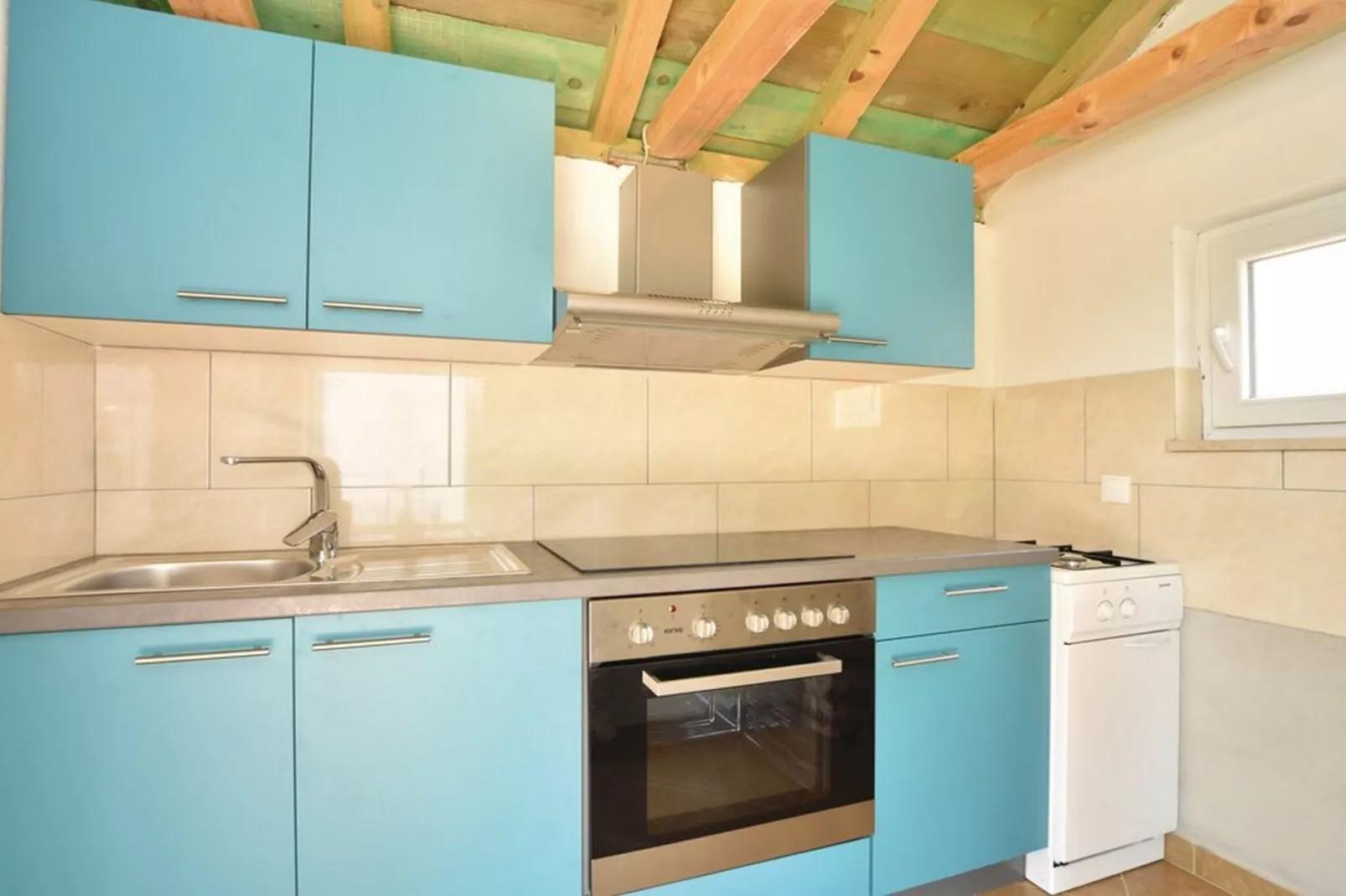 Serene Villa with Pool, BBQ, and Authentic Tavern Surrounded by Nature - Five Bedroom Holiday Home-Kitchen