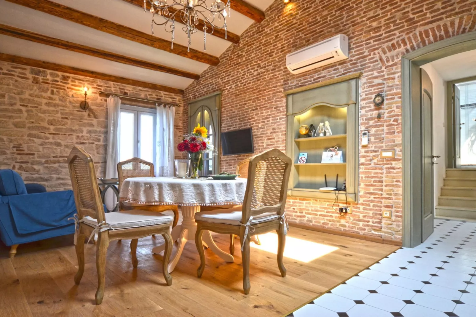 Serene Sea View Rovinj Apartment - Two Bedroom Apartment with Sea View-Dining room