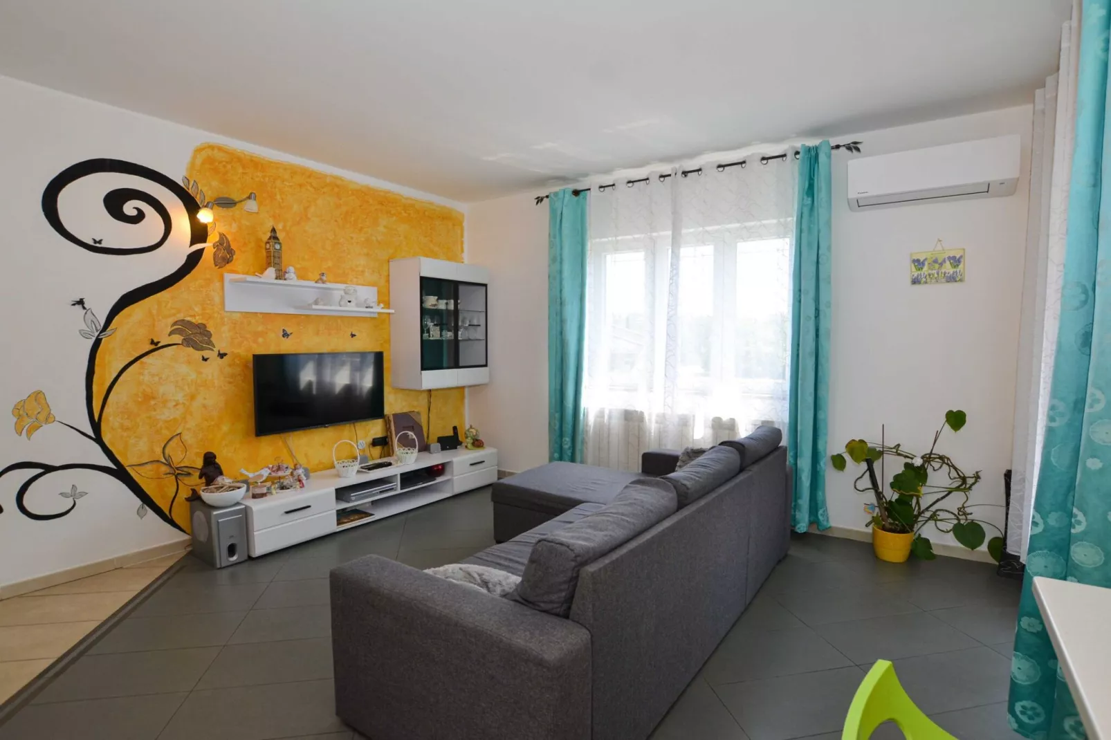 Radovani Peaceful and Serene Apartment with Terrace - Two Bedroom Apartment with Terrace-Living room