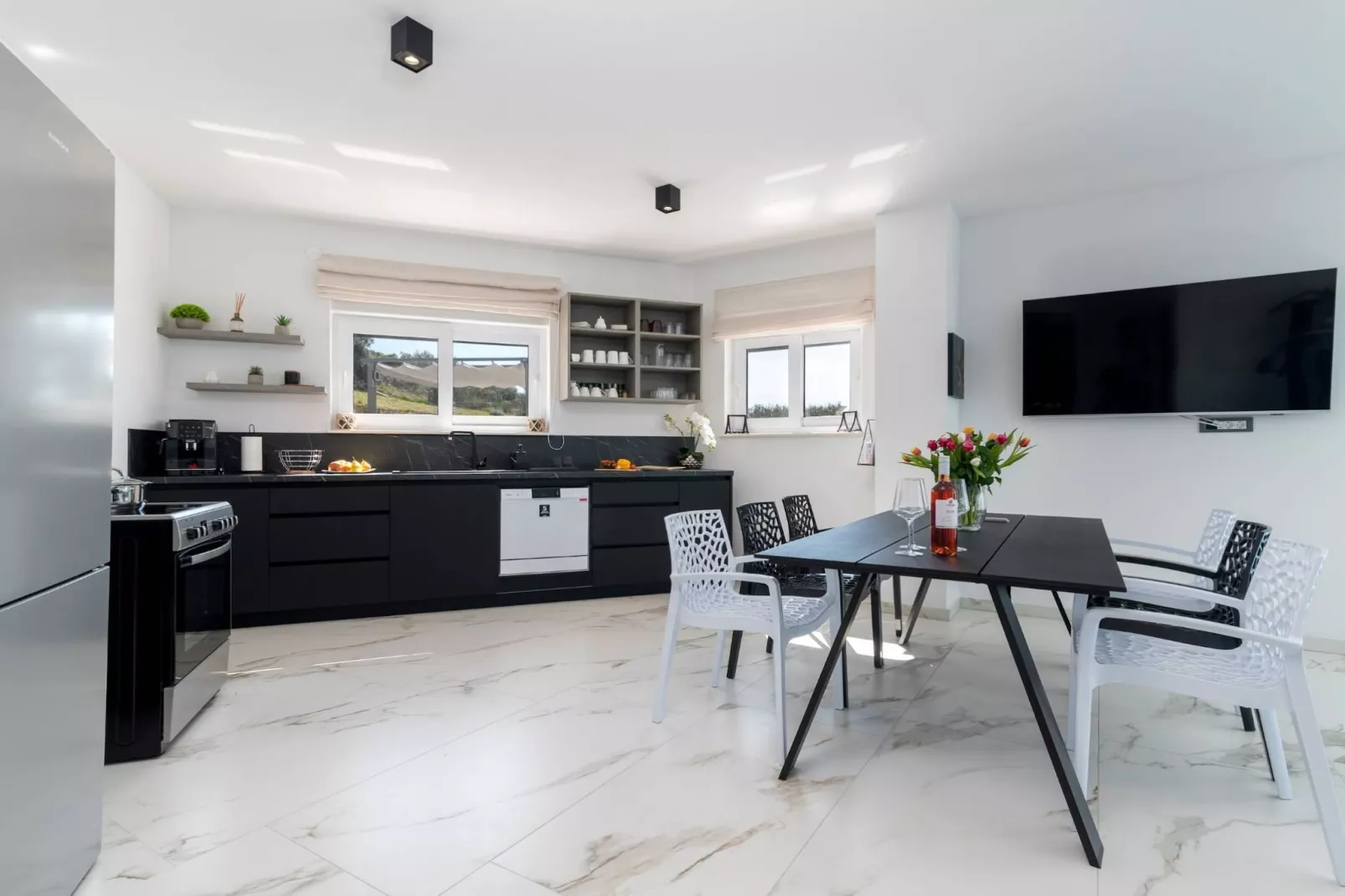 Luminous Infinity Villa with Pool and Gym - Six Bedroom Villa with Pool-Küche