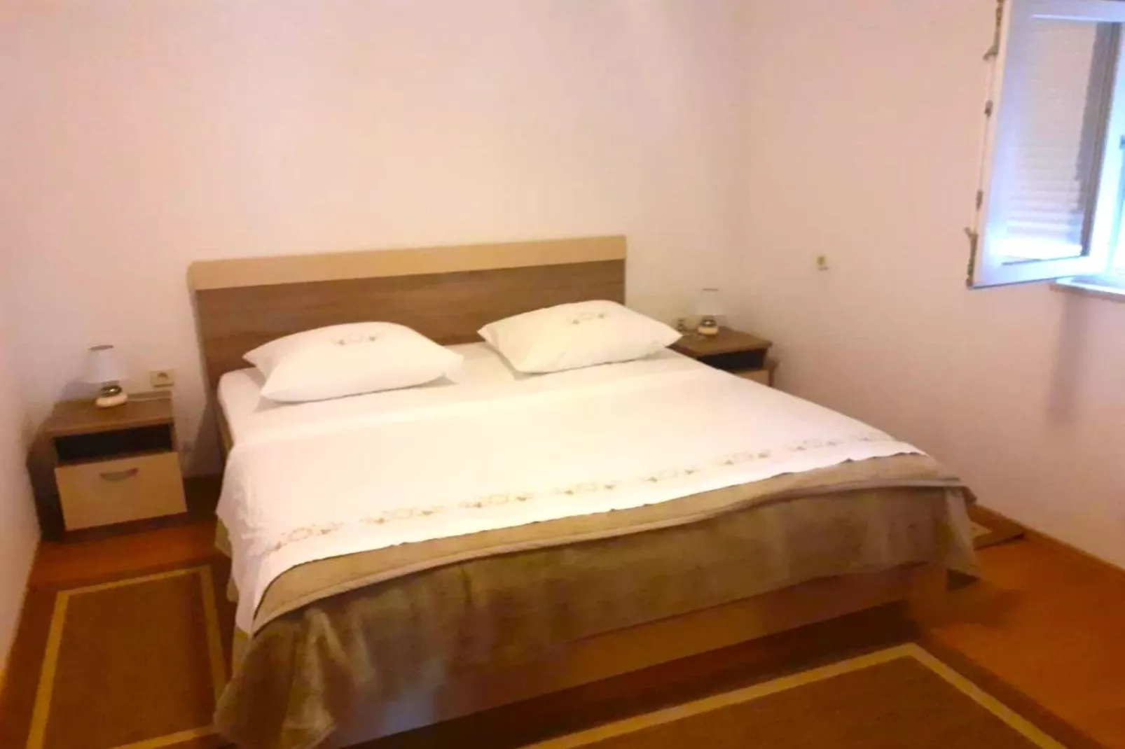 Seaside Okrug Gornji Apartment with Terrace and Patio - Two Bedroom Apartment with Terrace-Schlafzimmer