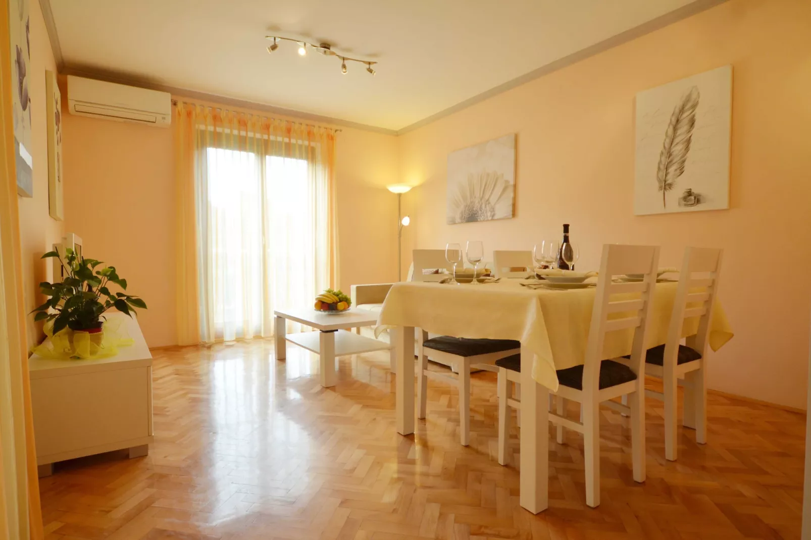 Coastal Breeze Apartment in Rovinj-Living room