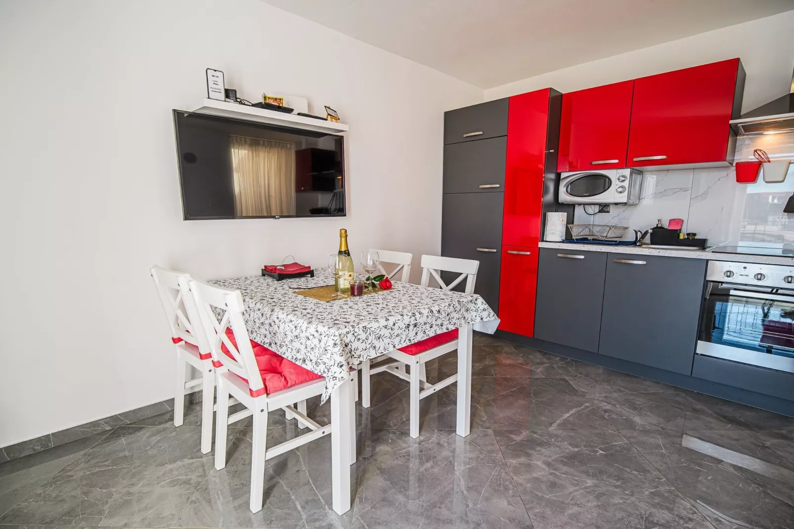 Sleek and Stylish Umag Apartments with Sea View - Two Bedroom Apartment with Balcony-Cuisine