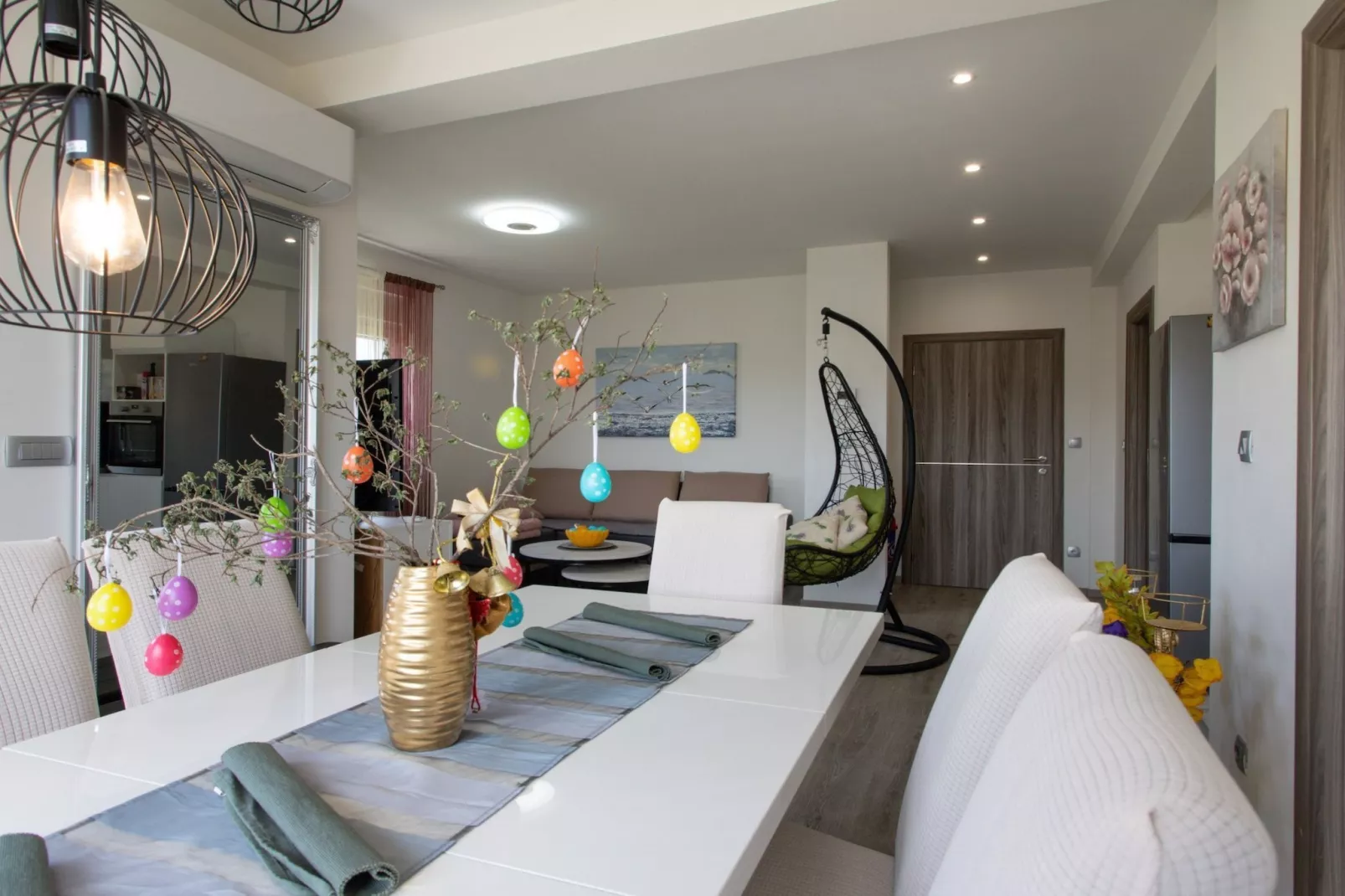 Trendy and Chic Apartment with Terrace and Private Garden - One Bedroom Apartment-Dining room