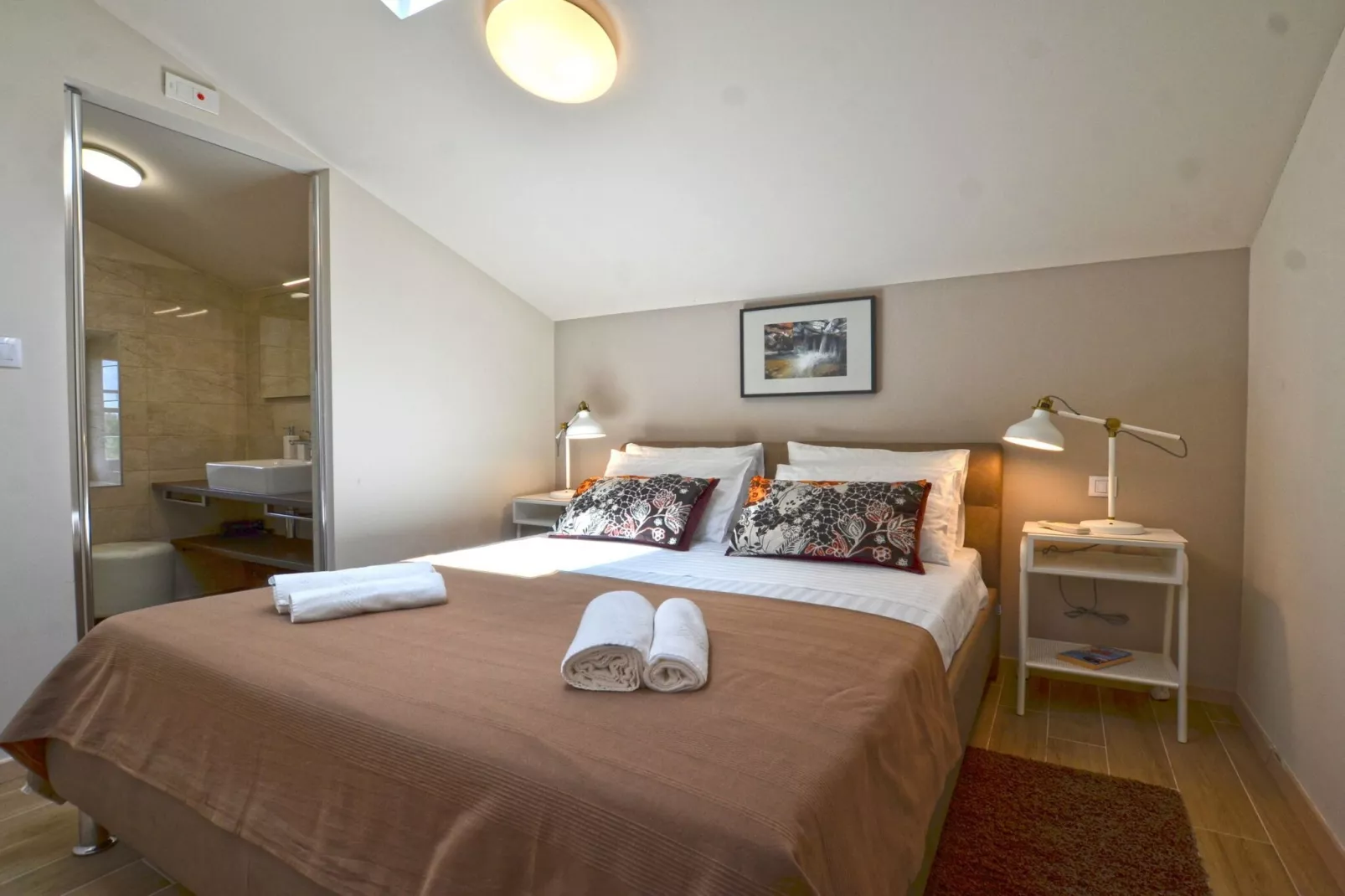 Tranquil Getaway with Shared Pool in Bale - One Bedroom Apartment-Bedroom